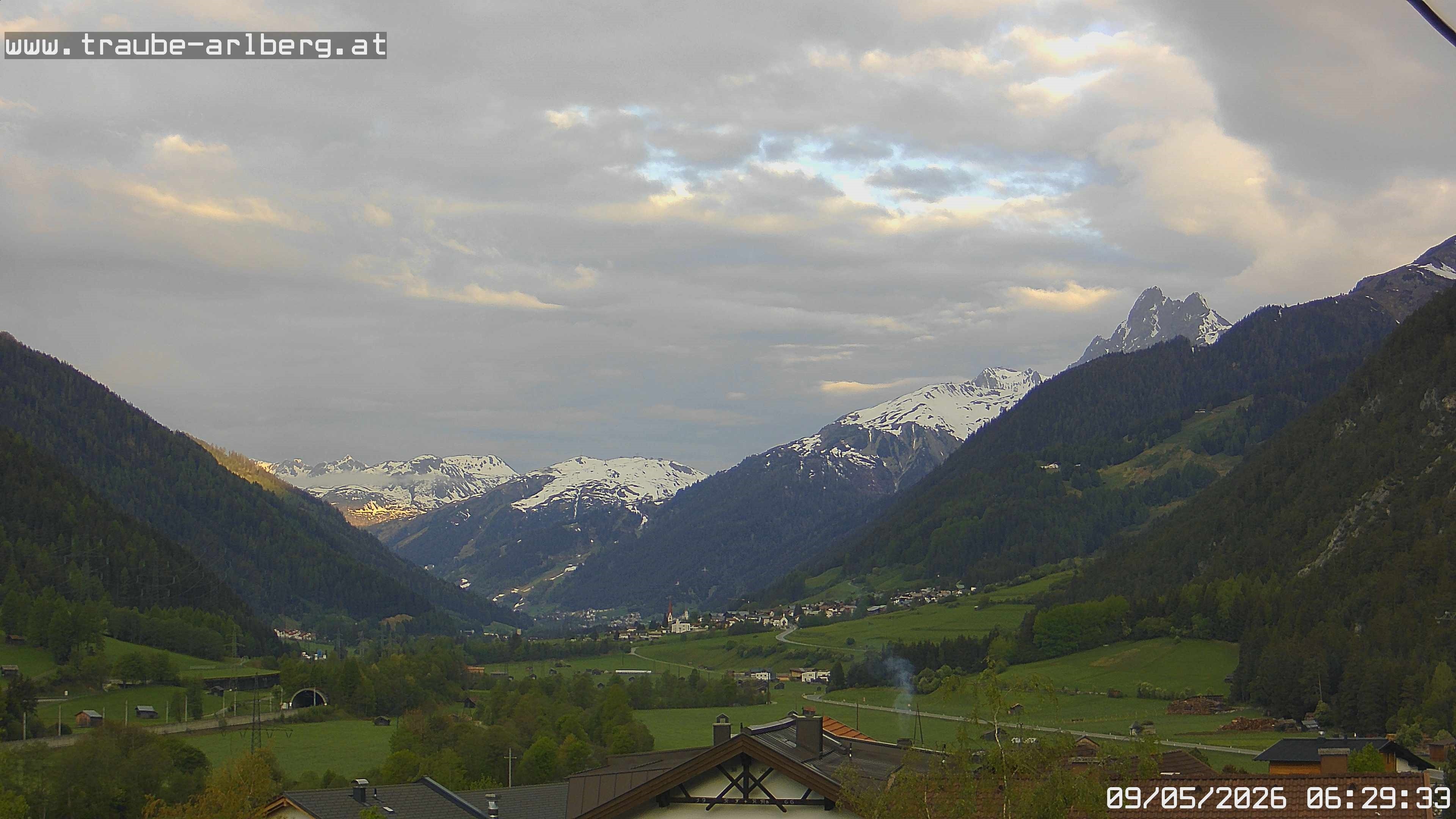 Archiv Foto Webcam Pettneu, Gasthof Traube