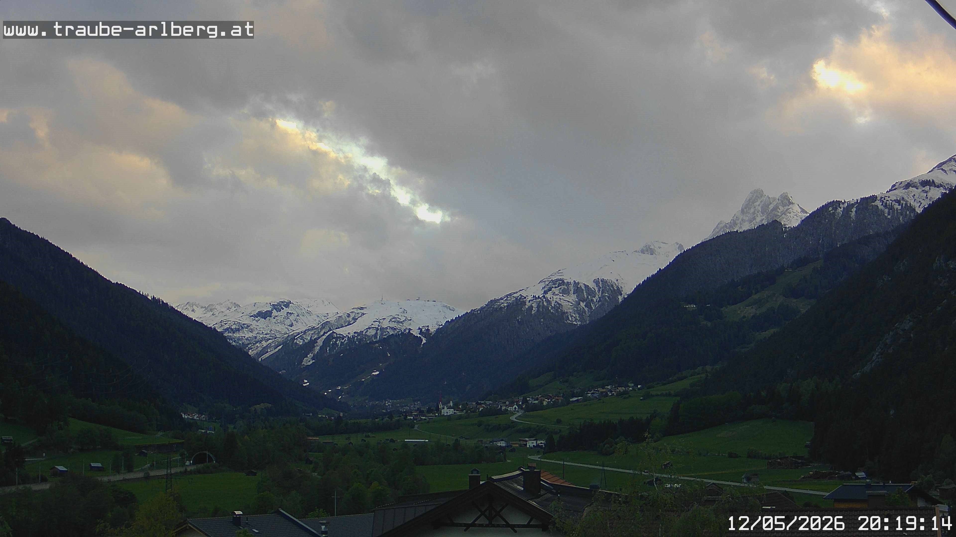 Archiv Foto Webcam Pettneu, Gasthof Traube