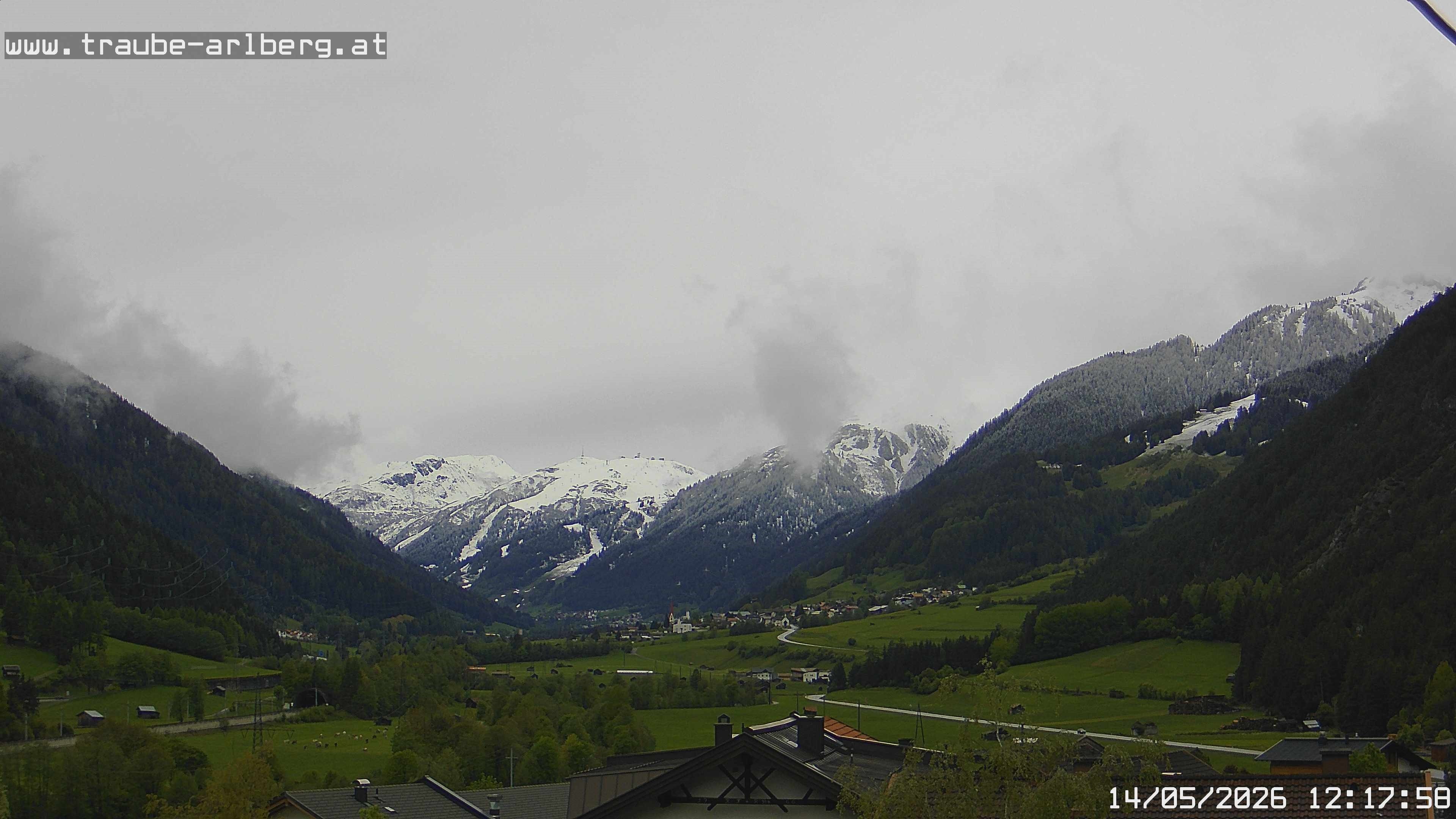 Archived image Webcam guesthouse "Traube", Pettneu