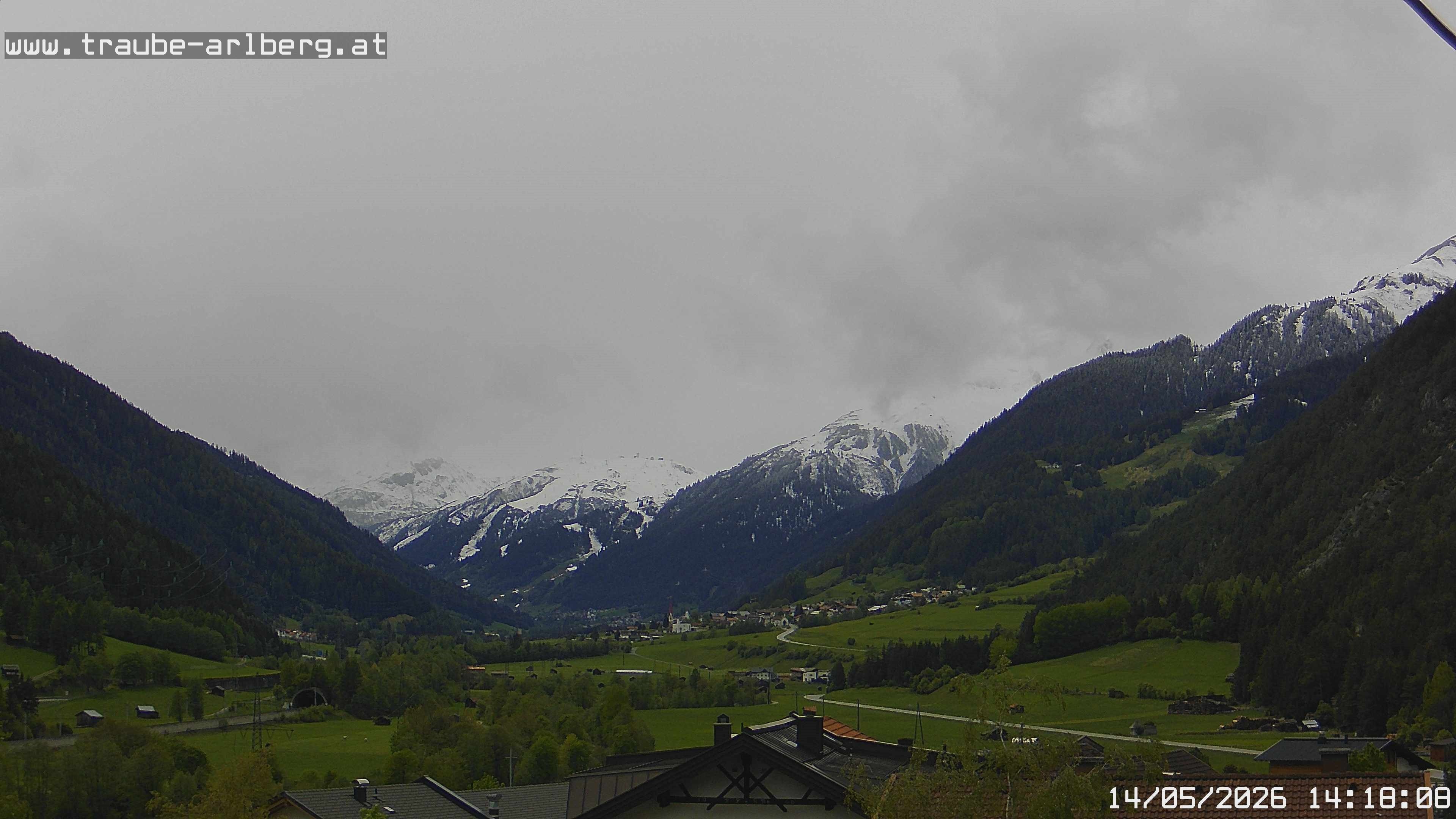 Archived image Webcam guesthouse "Traube", Pettneu