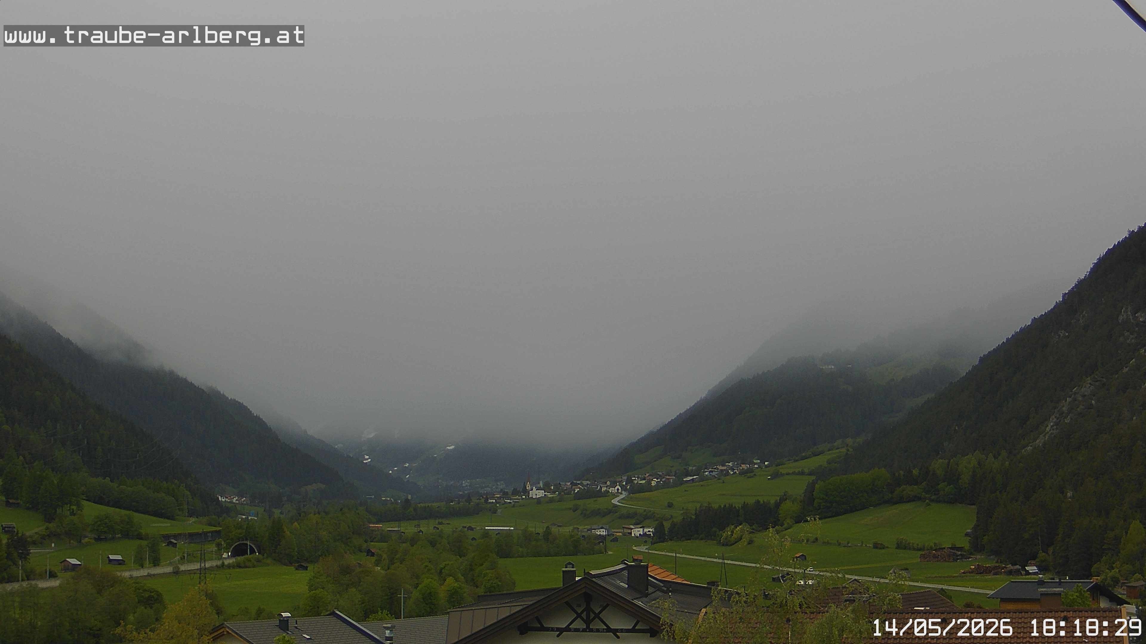Archived image Webcam guesthouse "Traube", Pettneu