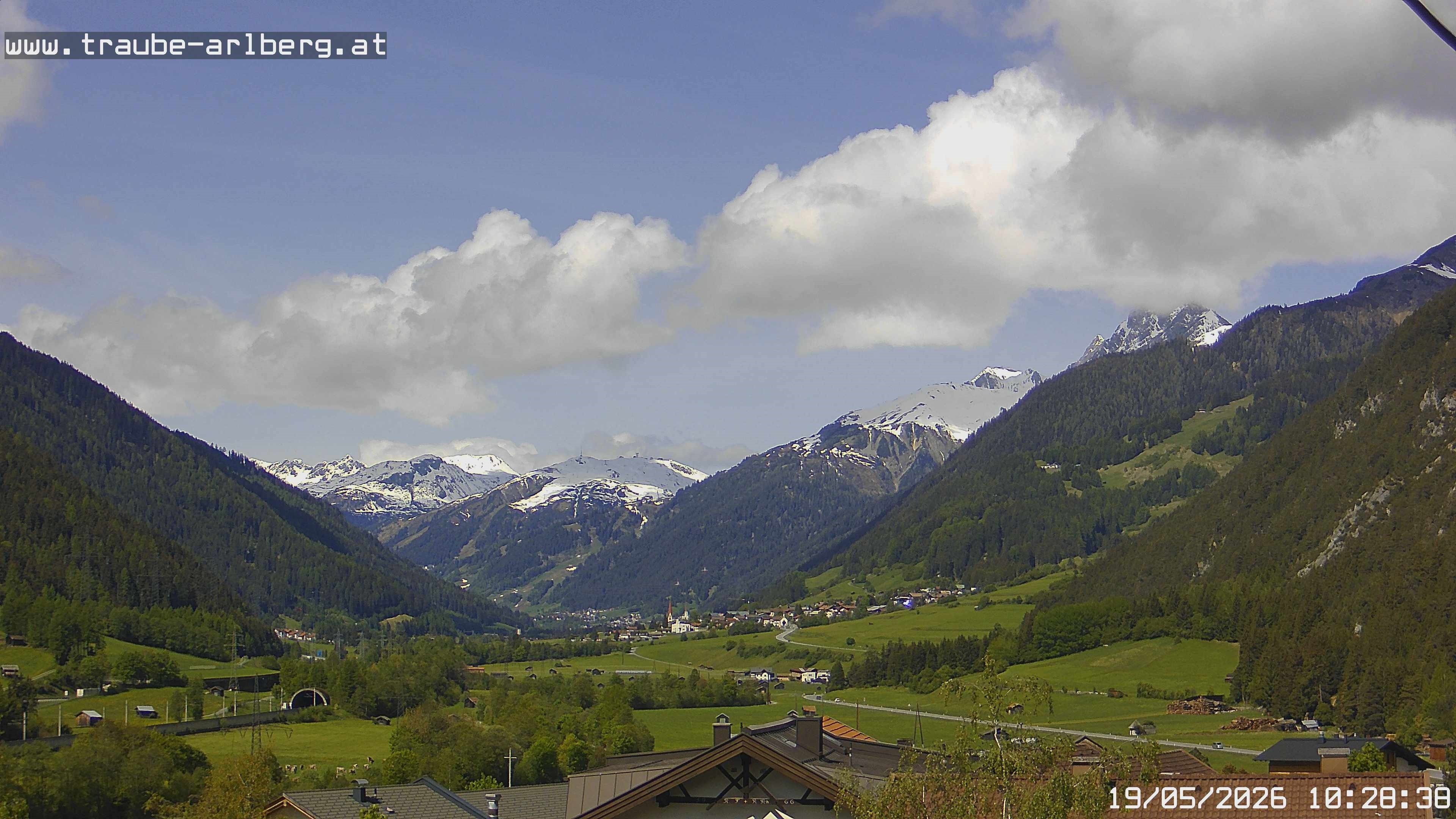 Archiv Foto Webcam Pettneu, Gasthof Traube