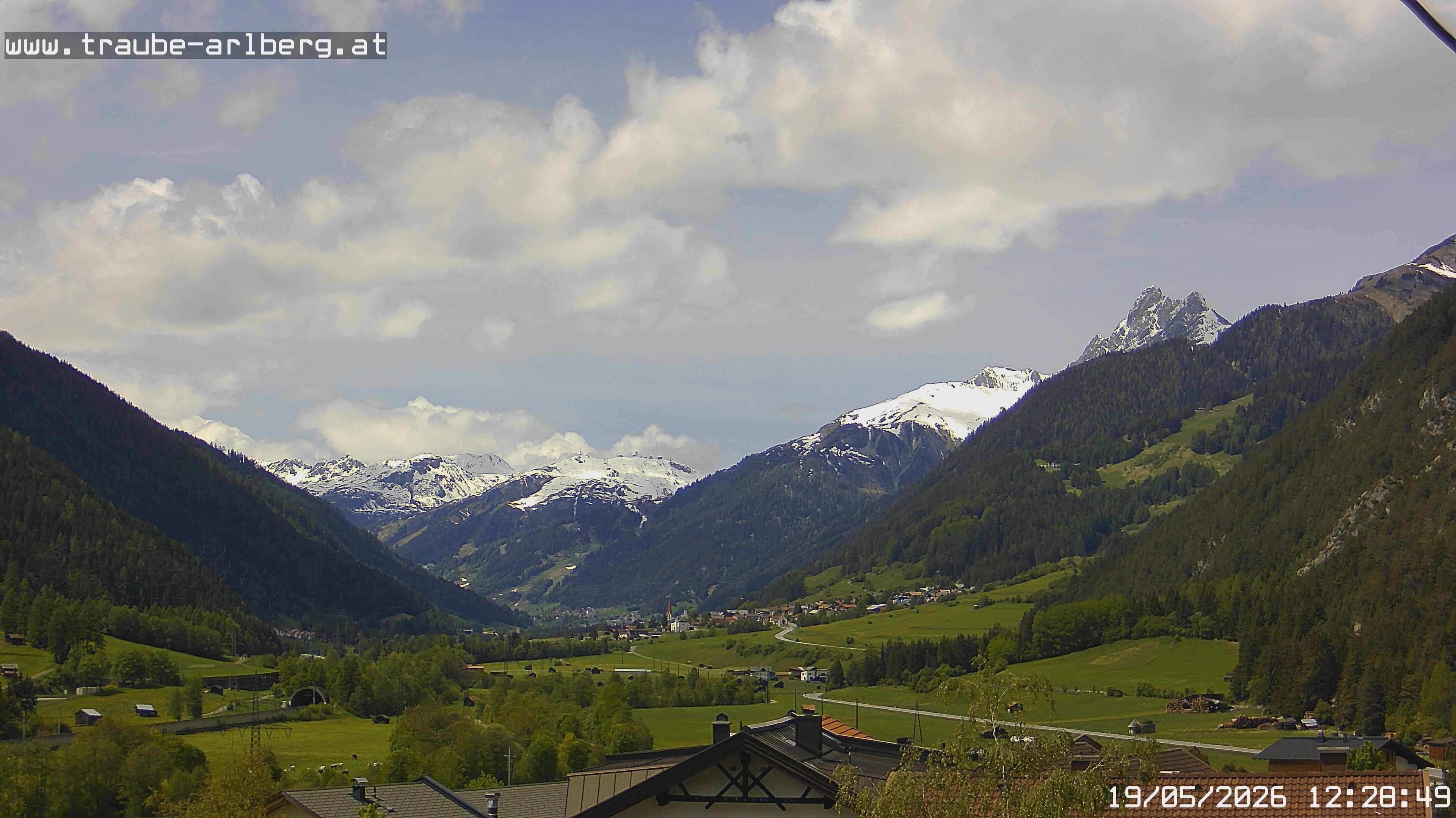 Archived image Webcam guesthouse "Traube", Pettneu