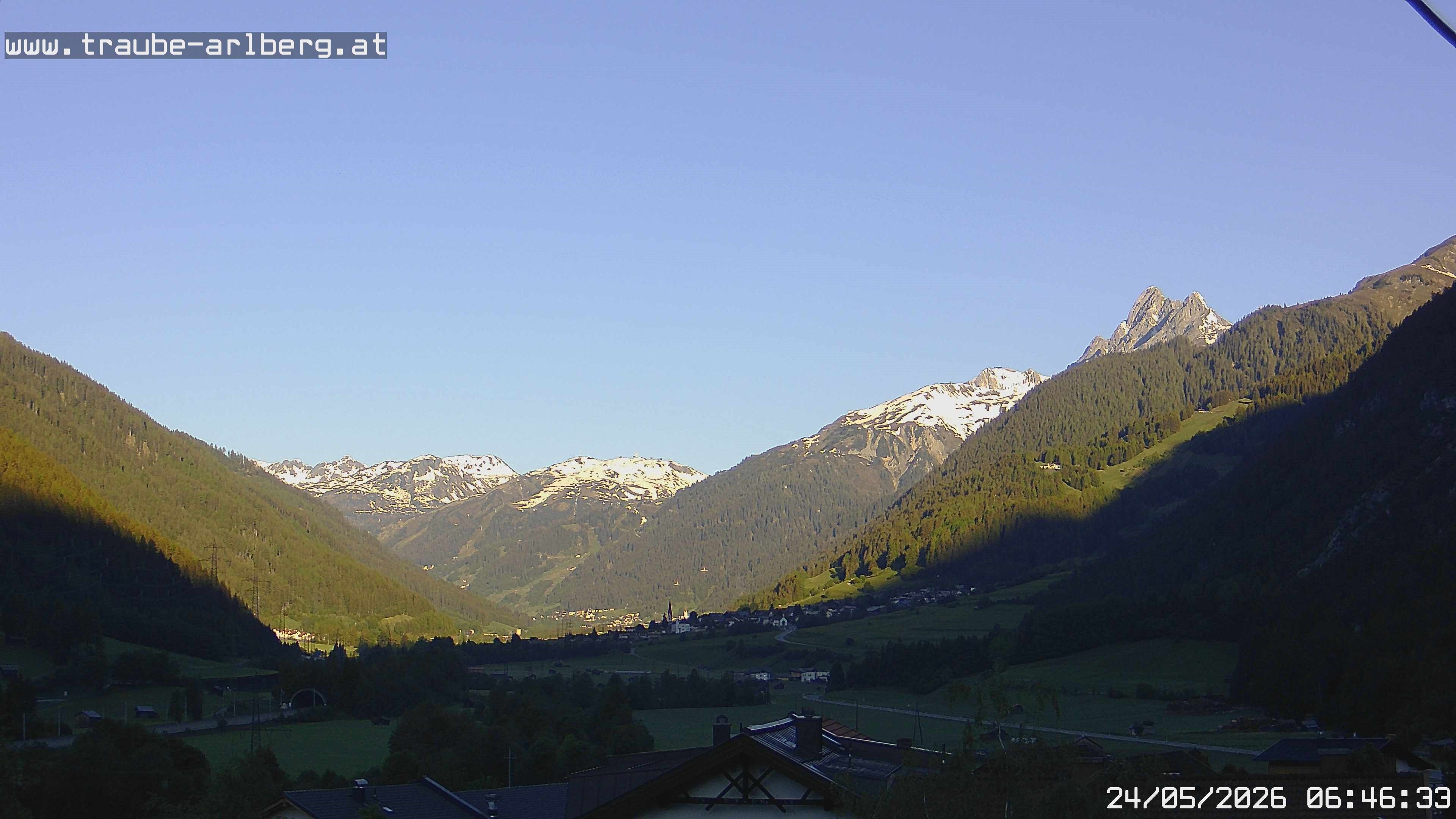 Archived image Webcam guesthouse "Traube", Pettneu