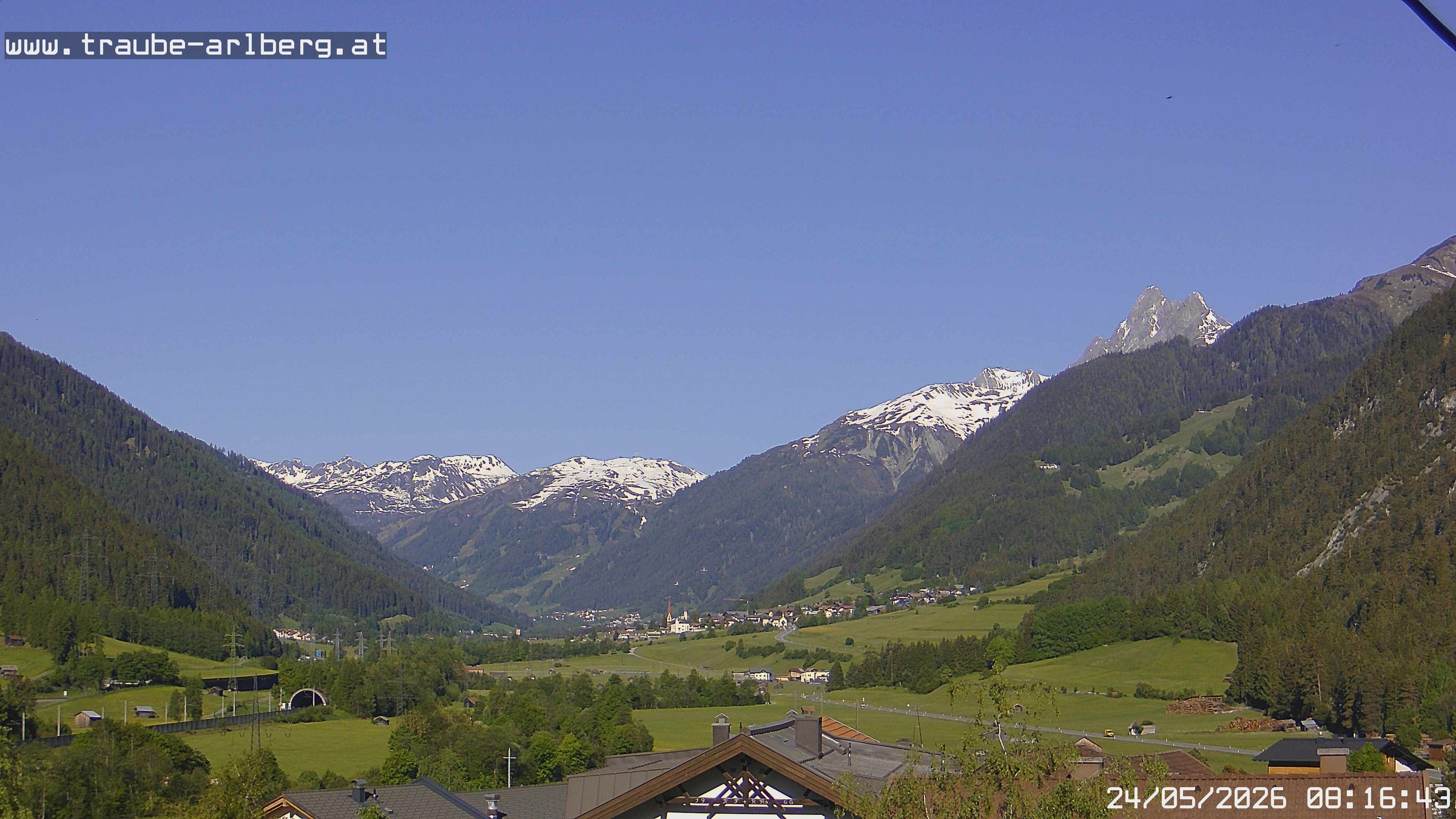 Archived image Webcam guesthouse "Traube", Pettneu