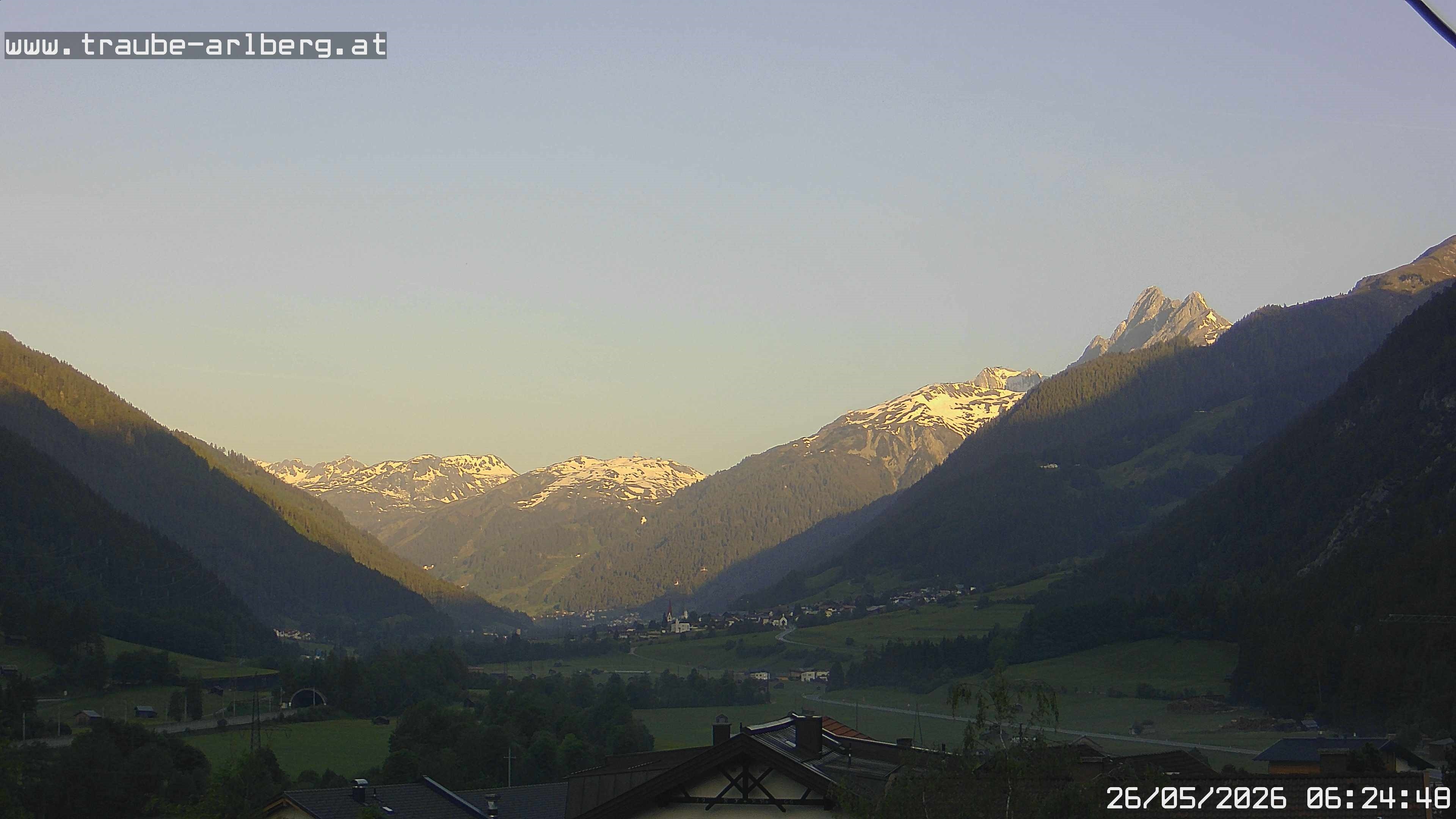 Archived image Webcam guesthouse "Traube", Pettneu