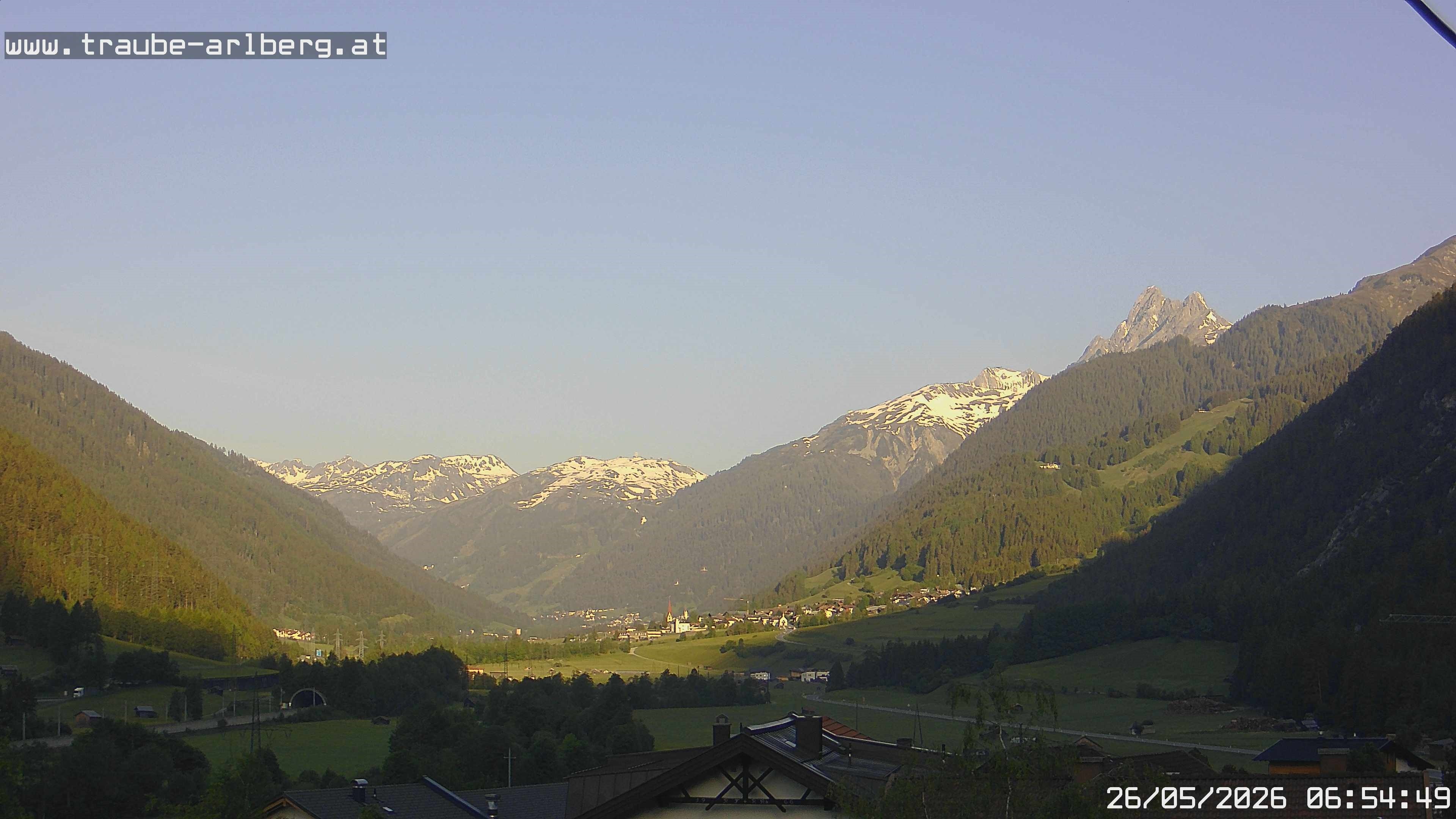 Archived image Webcam guesthouse "Traube", Pettneu