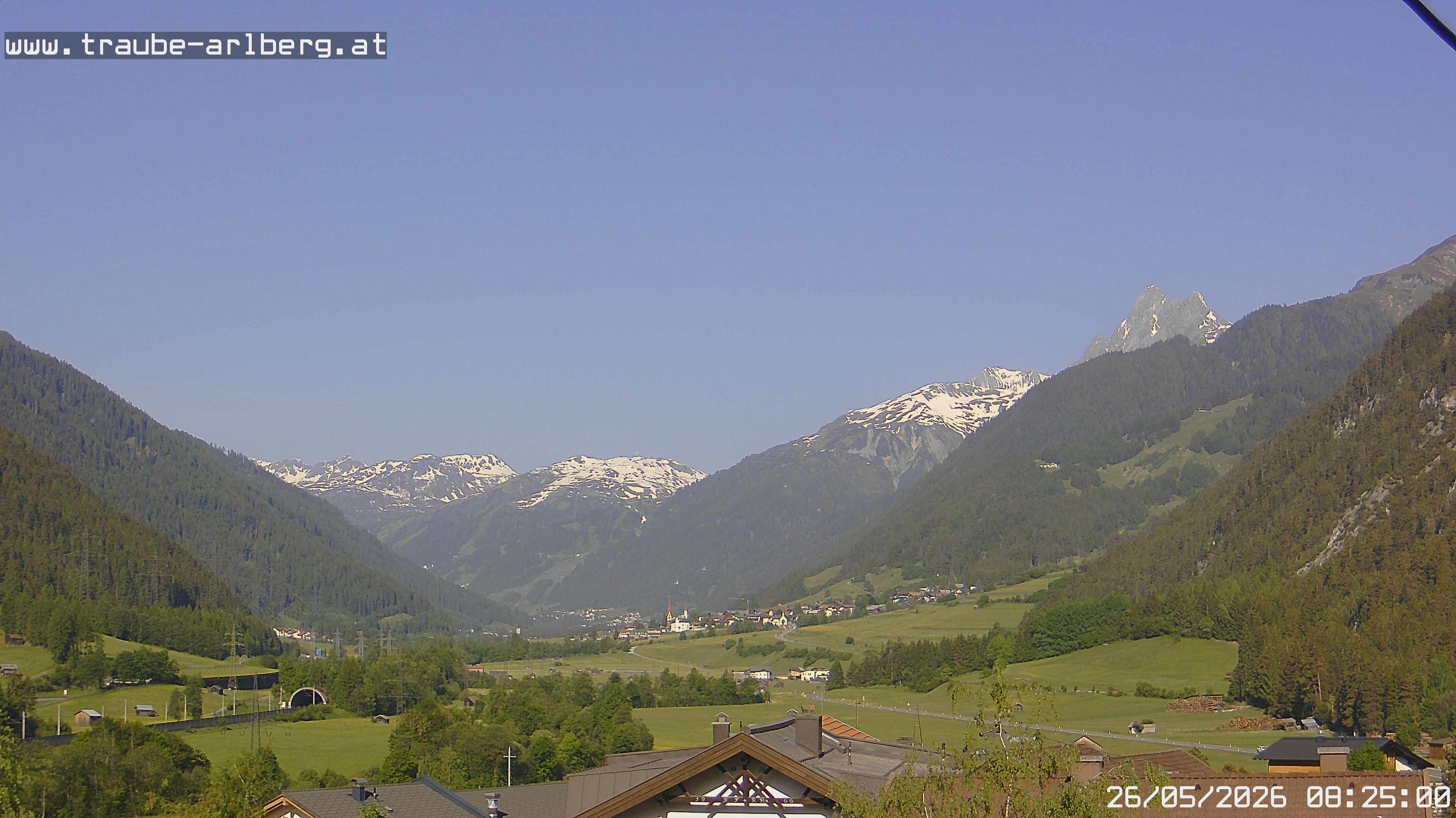 Archived image Webcam guesthouse "Traube", Pettneu