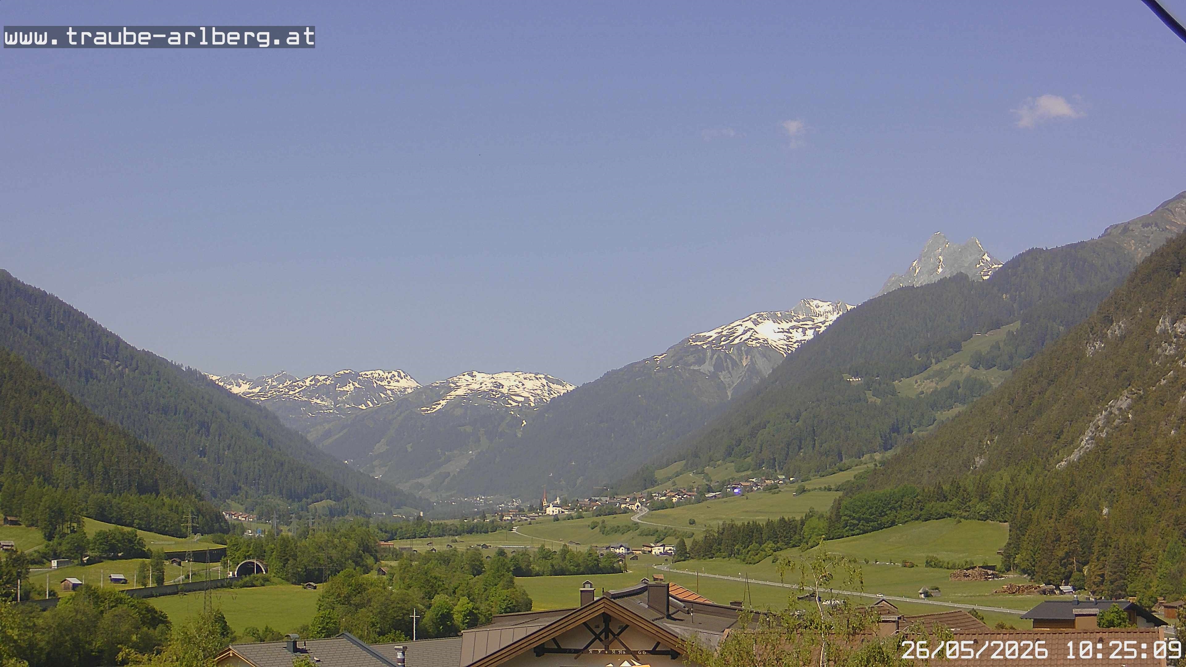 Archived image Webcam guesthouse "Traube", Pettneu