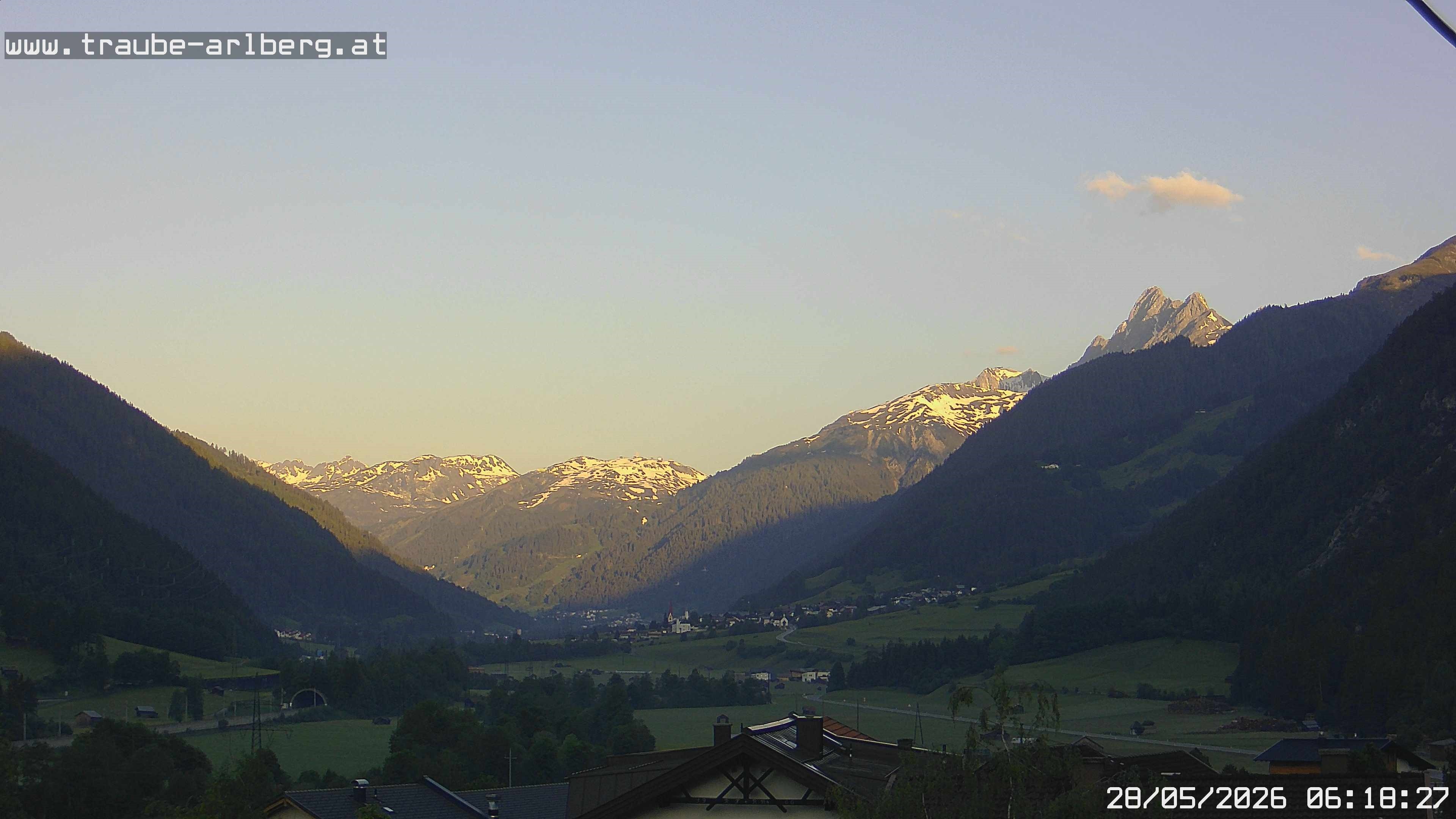 Archived image Webcam guesthouse "Traube", Pettneu