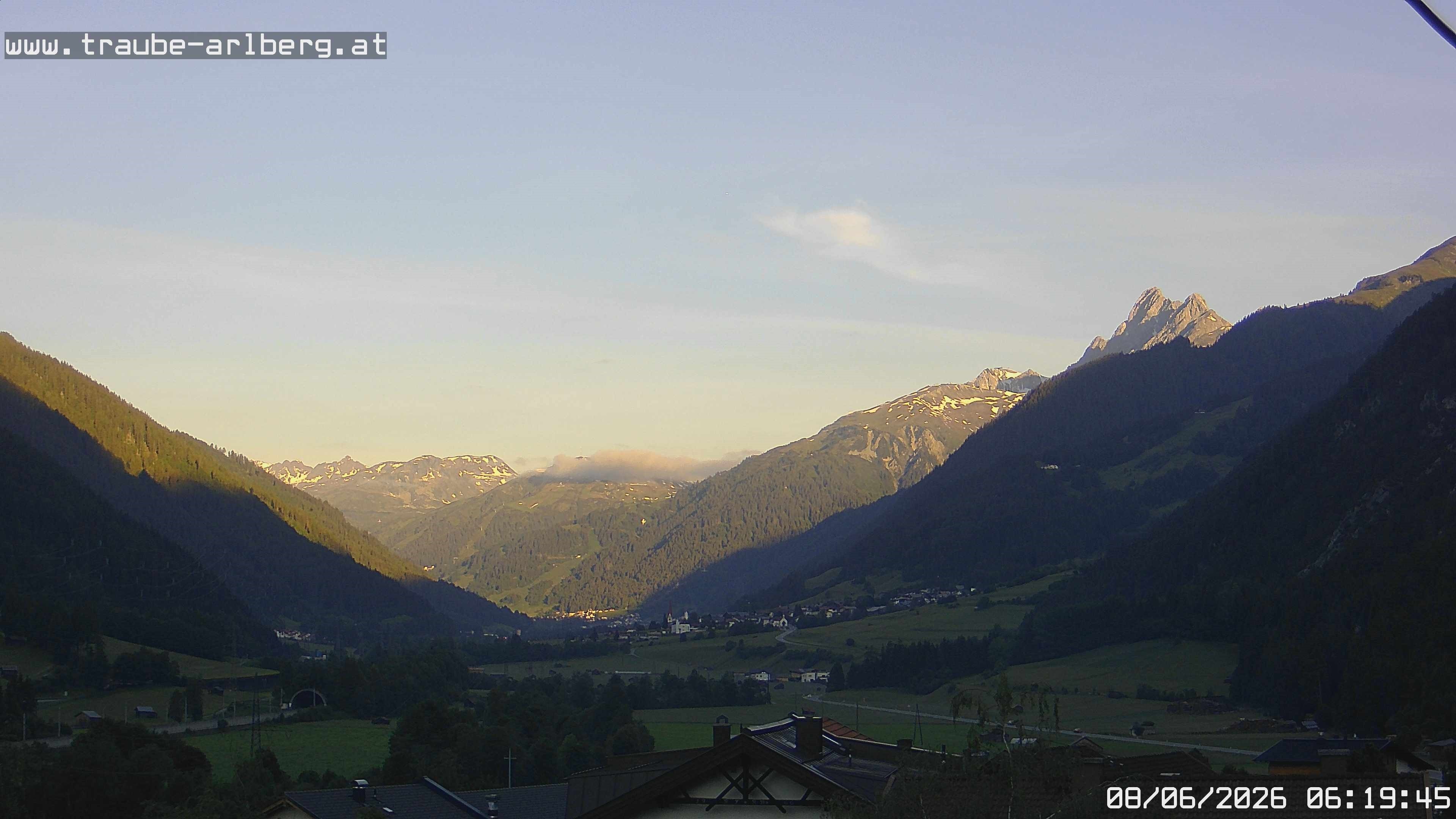 Archiv Foto Webcam Pettneu, Gasthof Traube