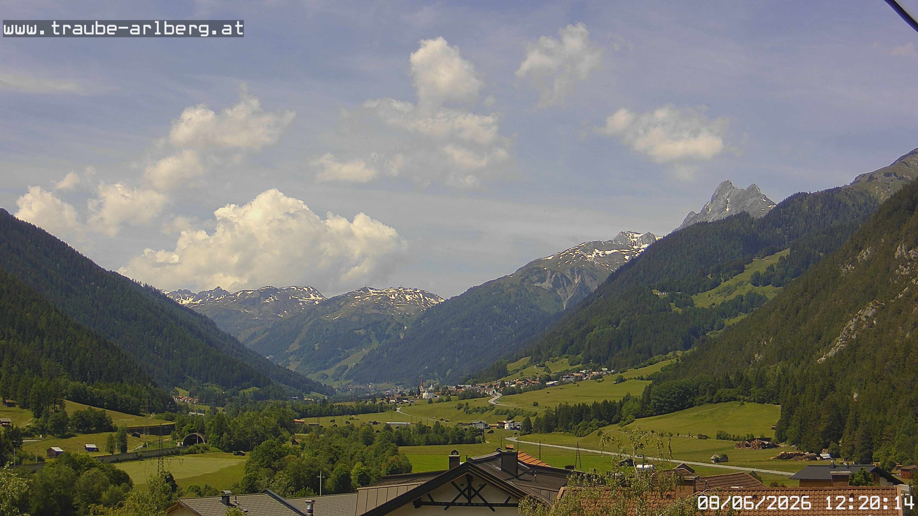 Archiv Foto Webcam Pettneu, Gasthof Traube