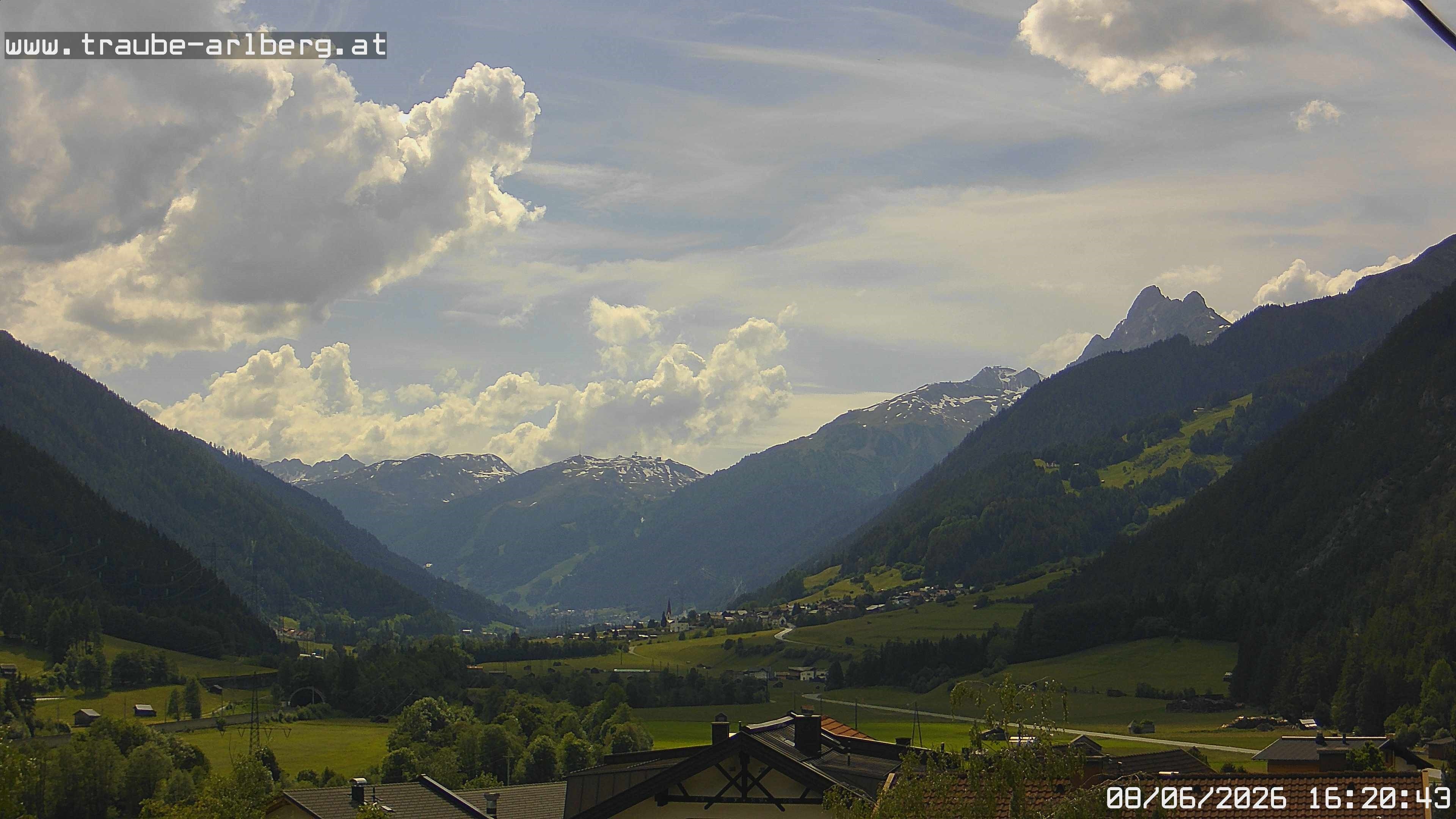 Archiv Foto Webcam Pettneu, Gasthof Traube
