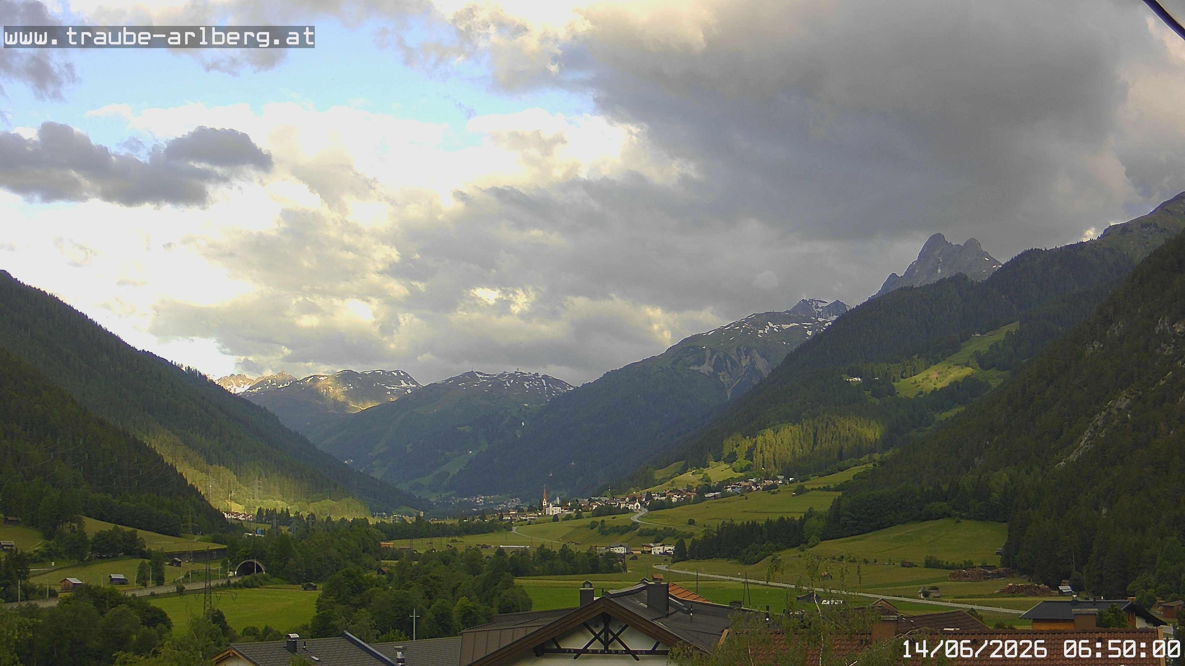Archiv Foto Webcam Pettneu, Gasthof Traube