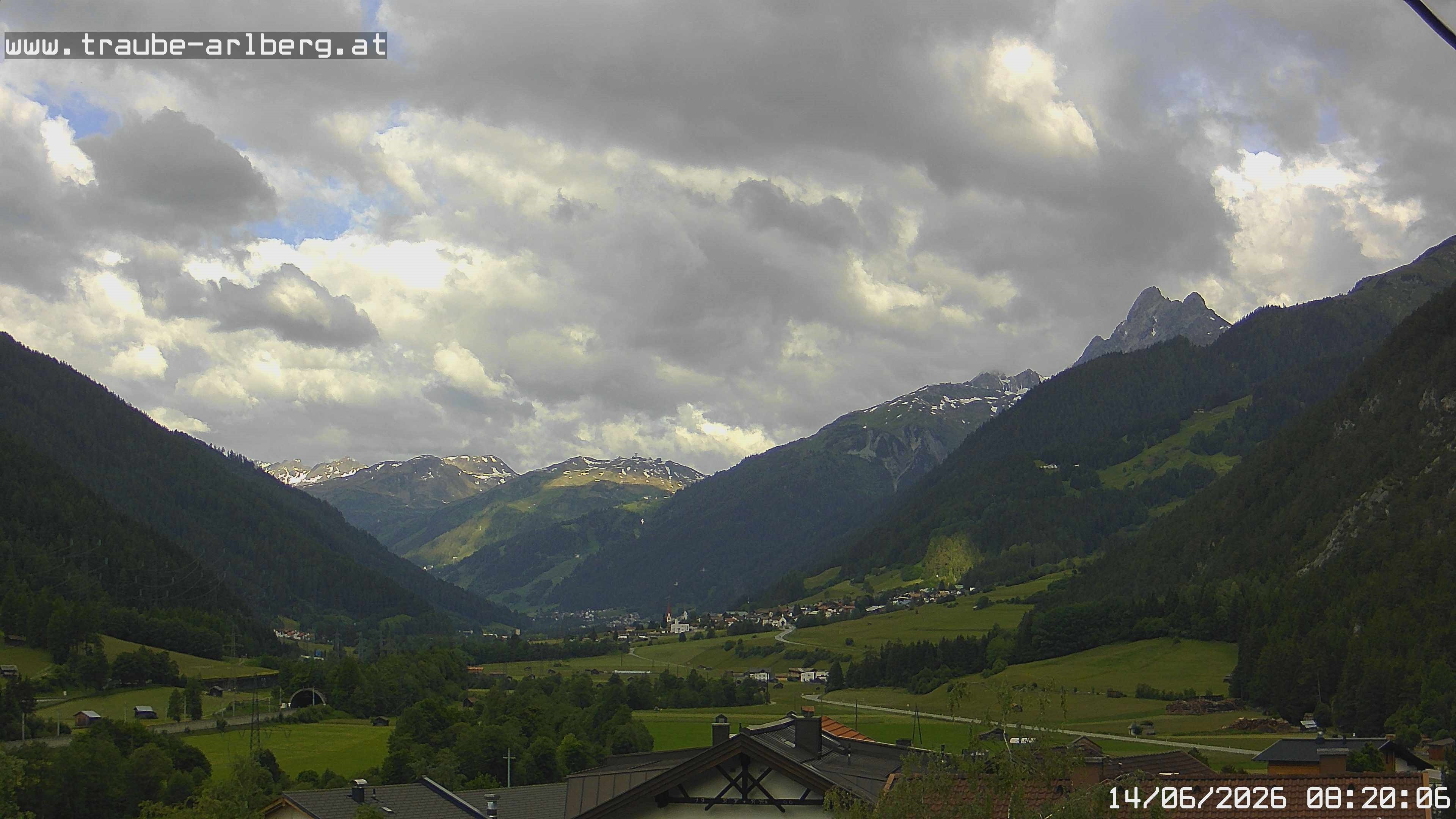 Archiv Foto Webcam Pettneu, Gasthof Traube