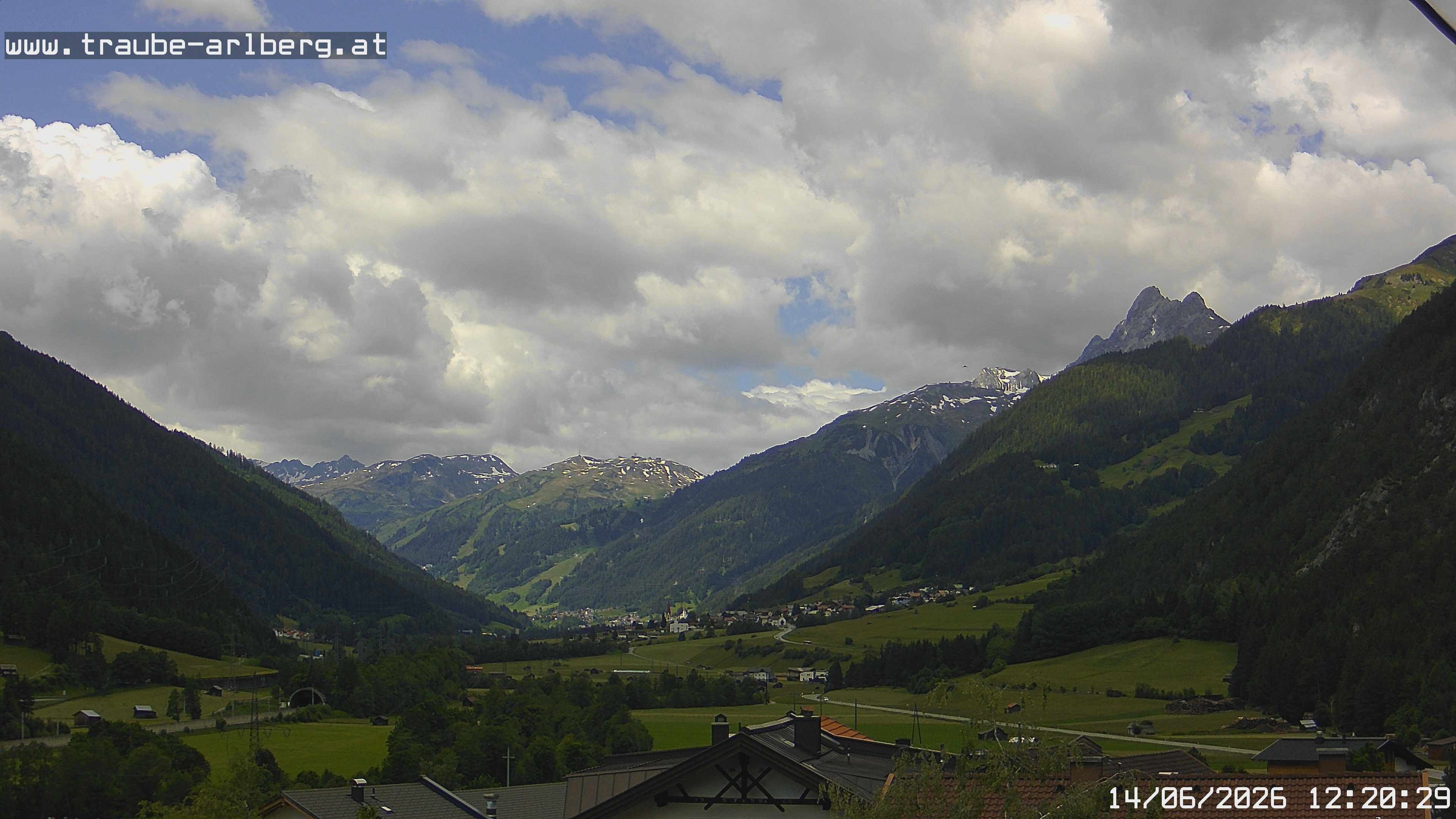 Archiv Foto Webcam Pettneu, Gasthof Traube