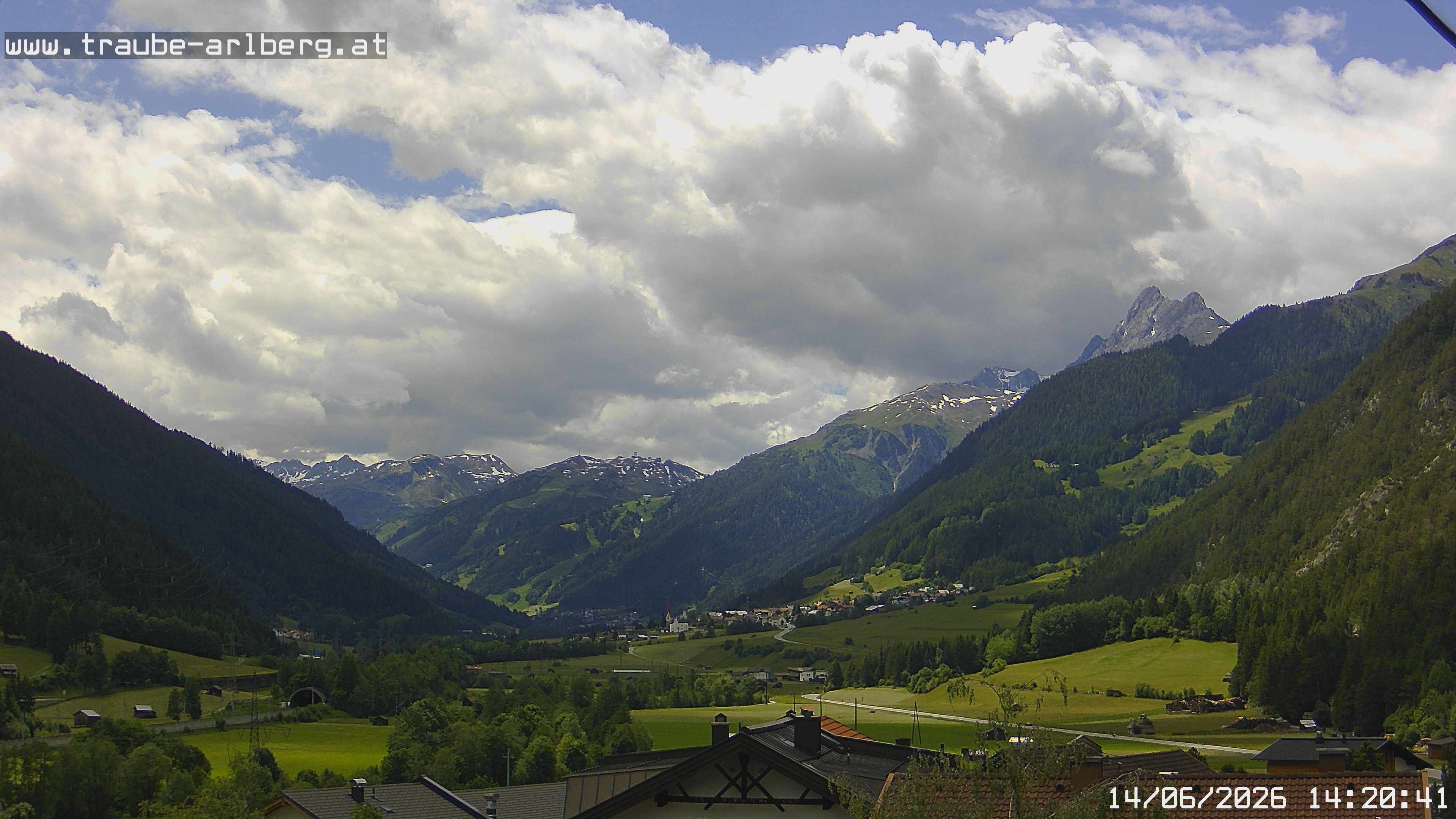 Archiv Foto Webcam Pettneu, Gasthof Traube