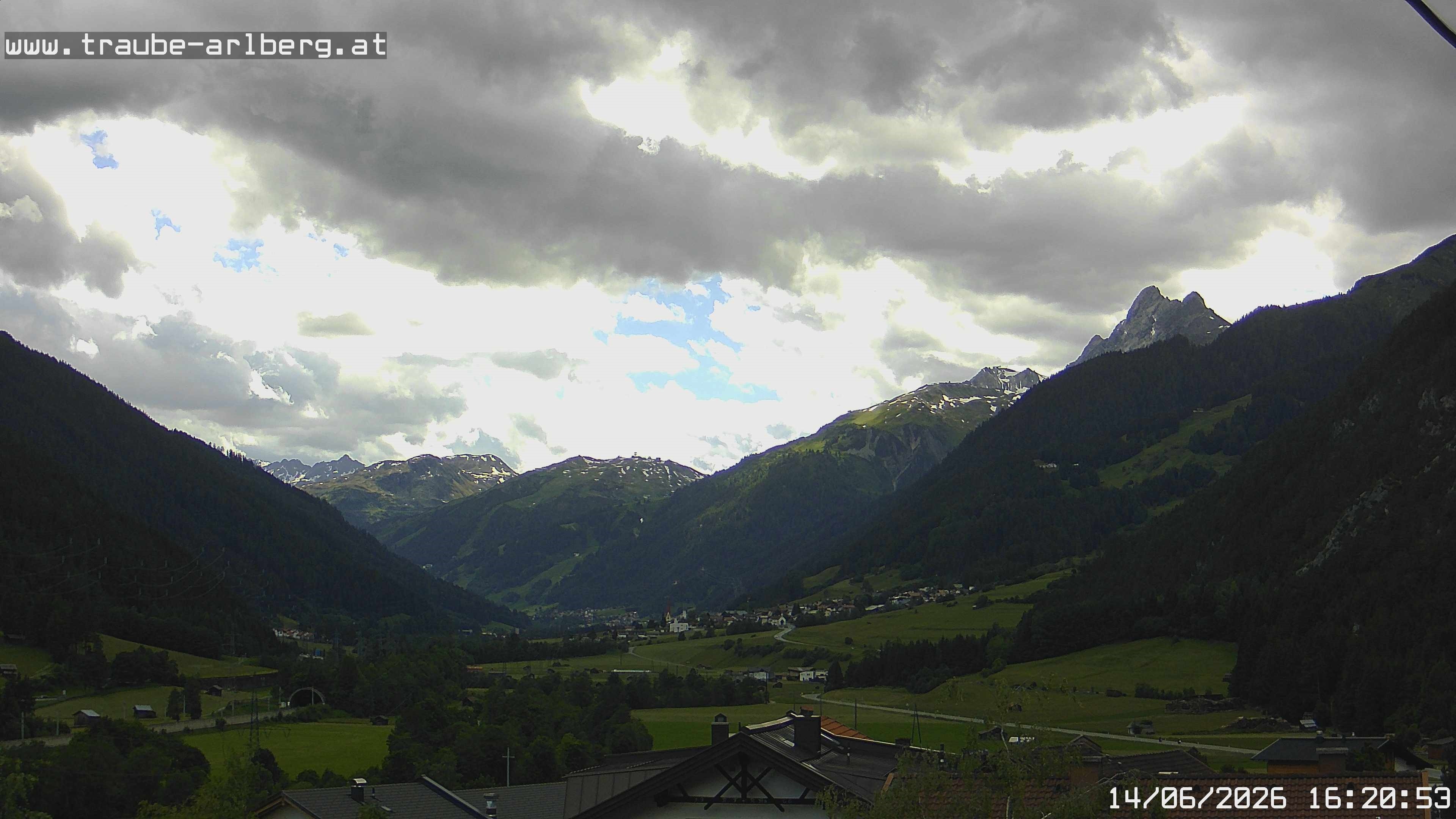Archiv Foto Webcam Pettneu, Gasthof Traube