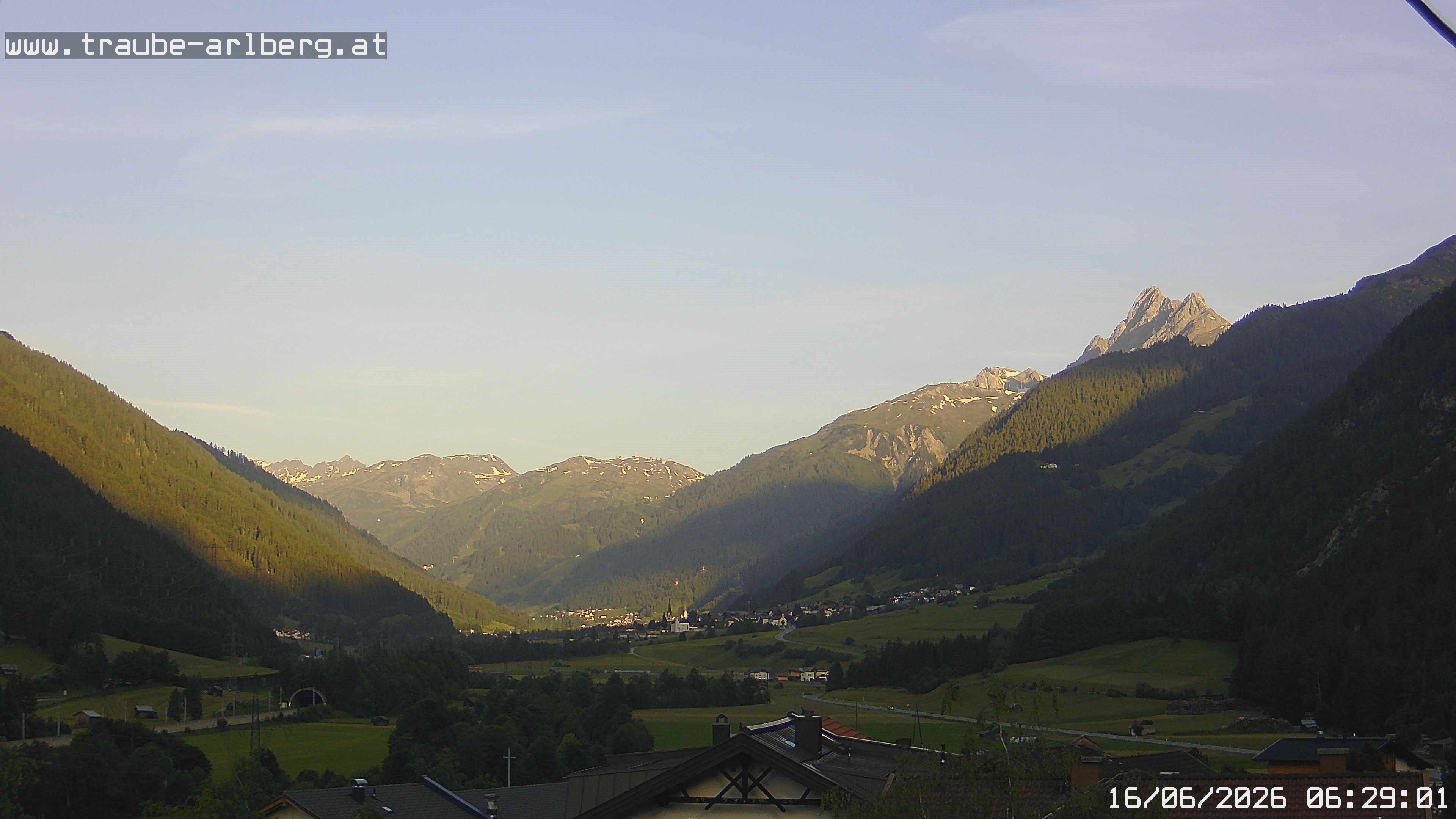 Archiv Foto Webcam Pettneu, Gasthof Traube