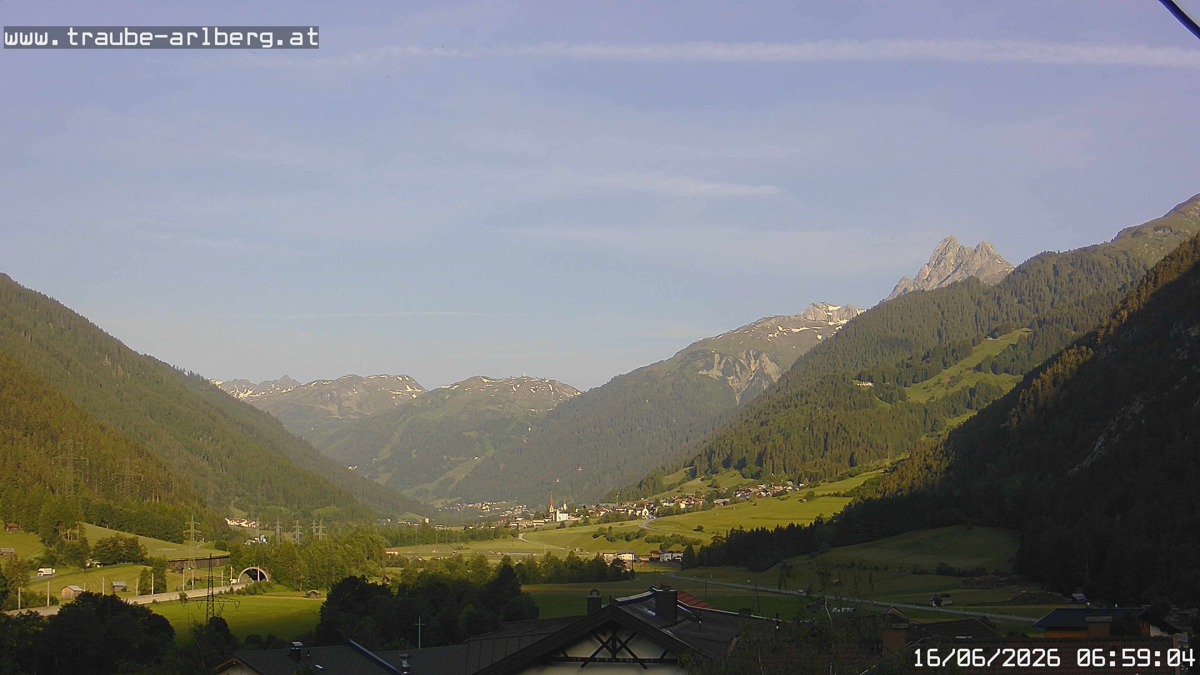 Archiv Foto Webcam Pettneu, Gasthof Traube