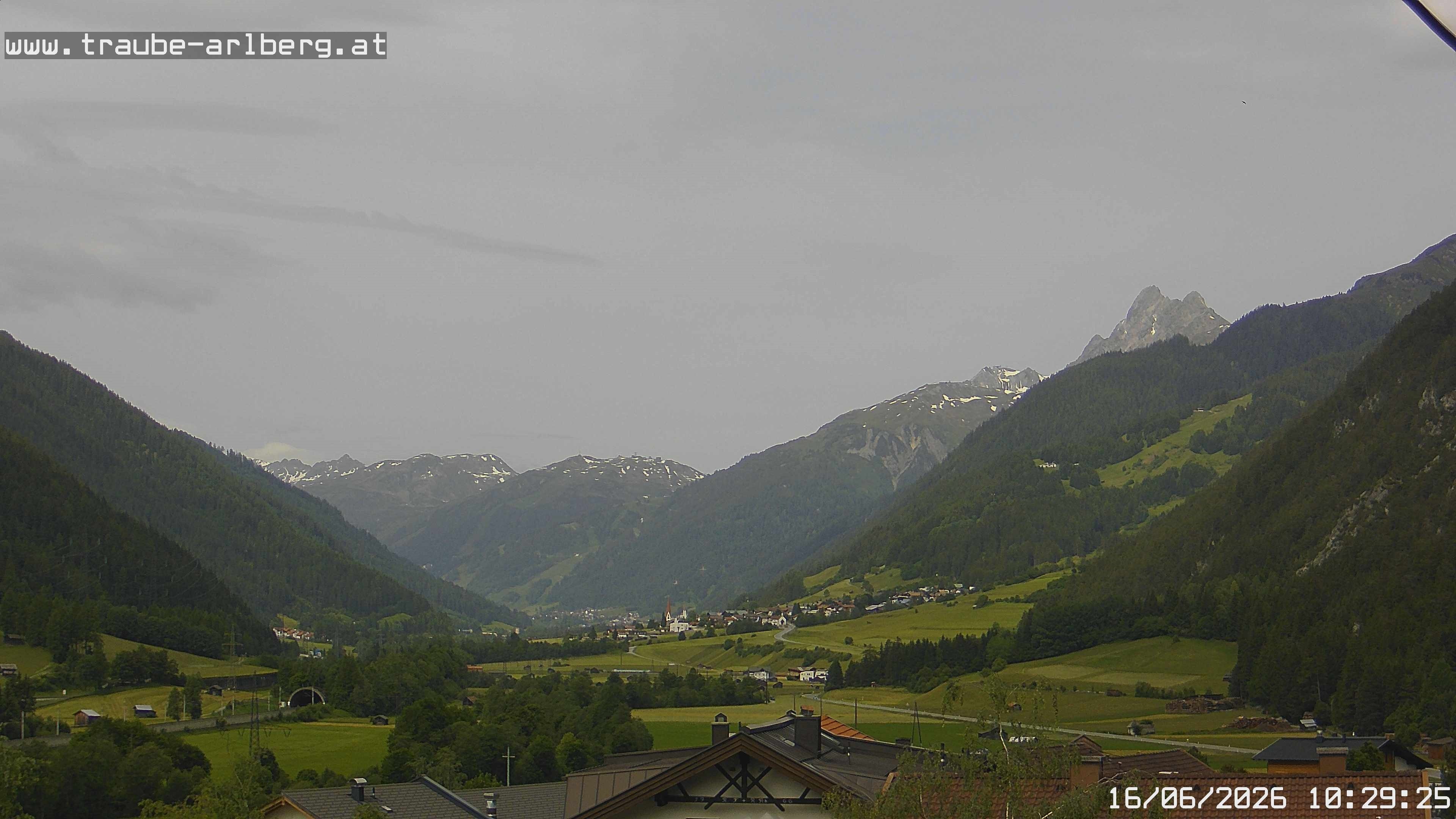 Archiv Foto Webcam Pettneu, Gasthof Traube