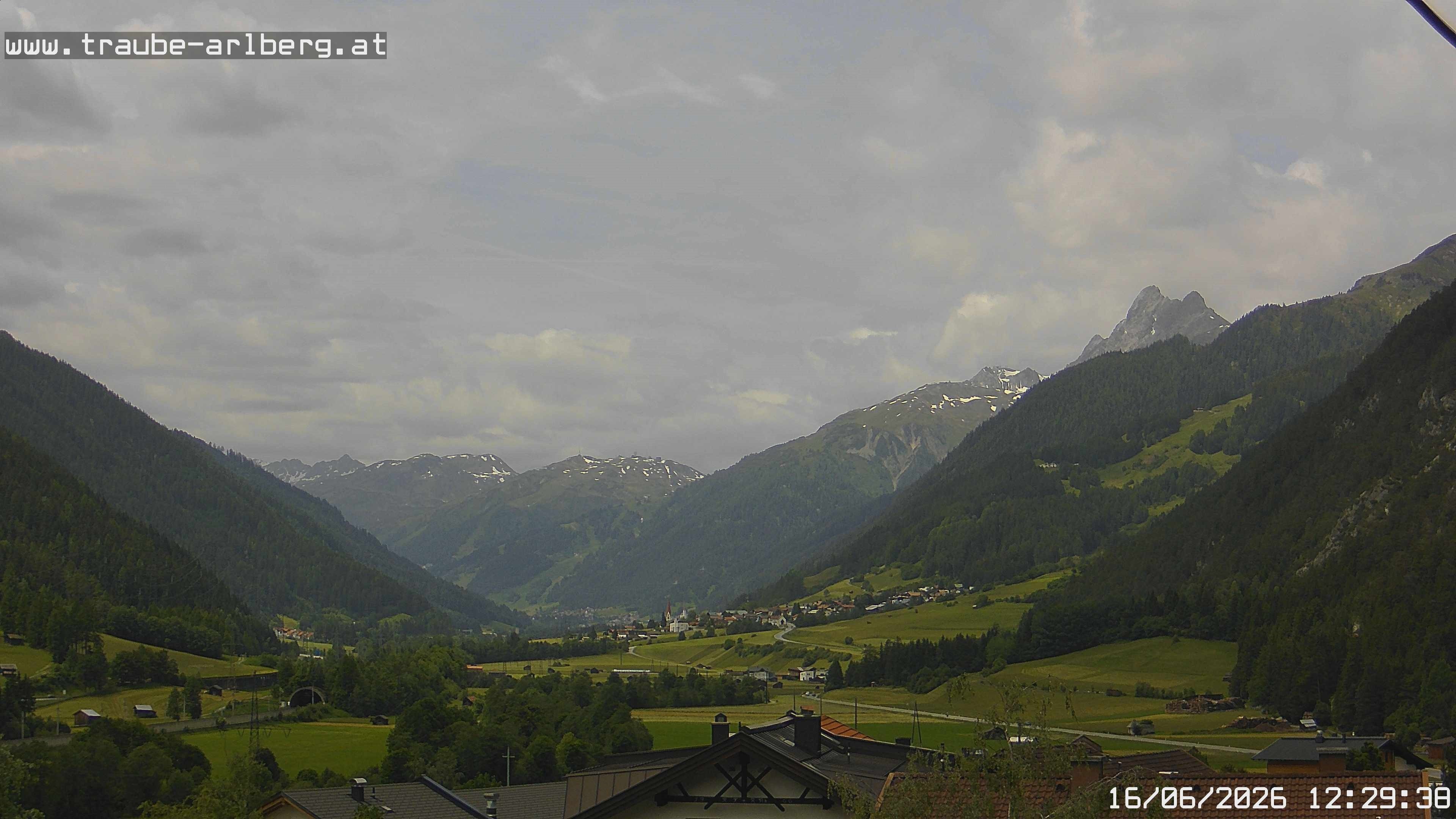Archiv Foto Webcam Pettneu, Gasthof Traube
