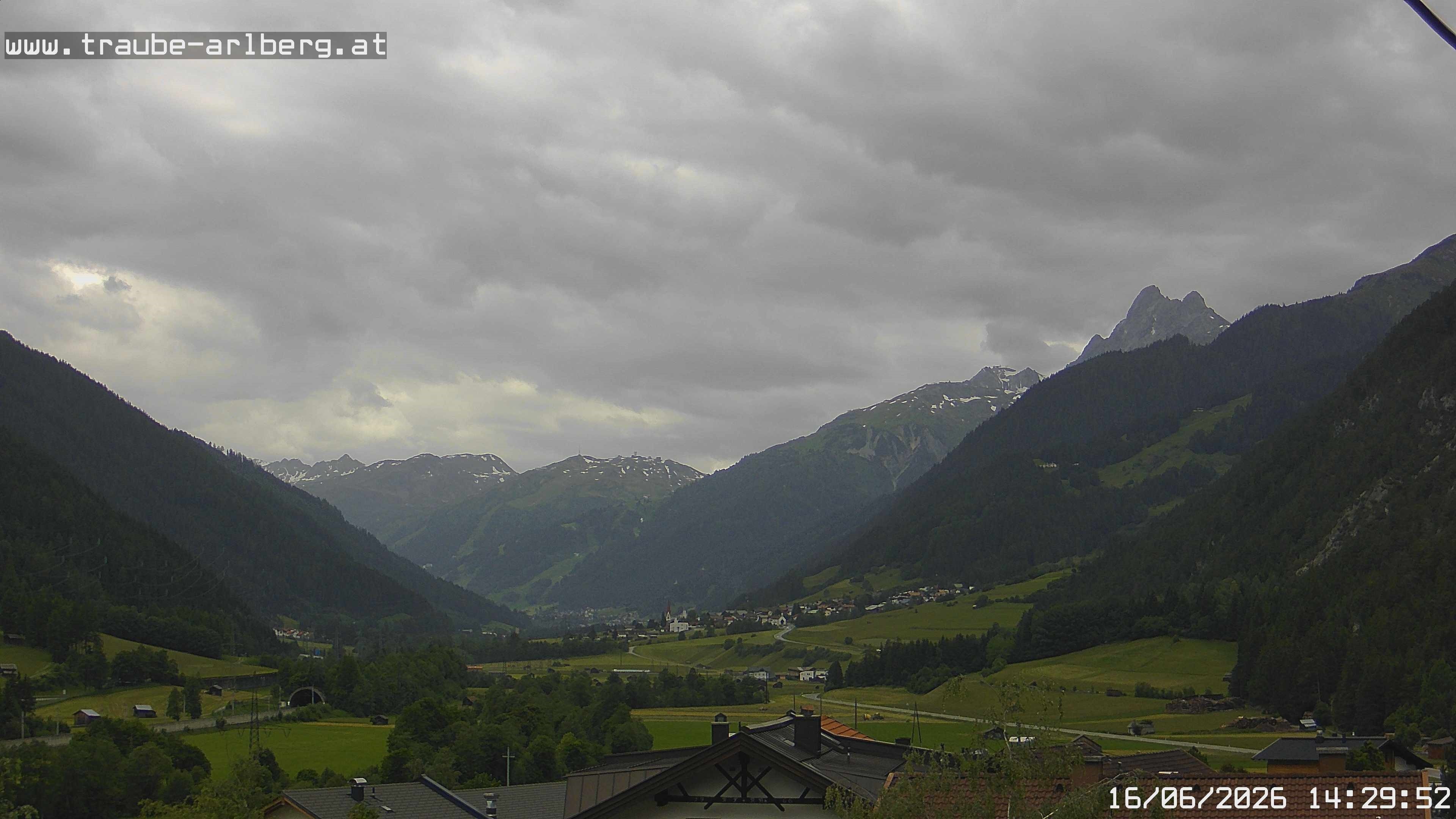 Archiv Foto Webcam Pettneu, Gasthof Traube