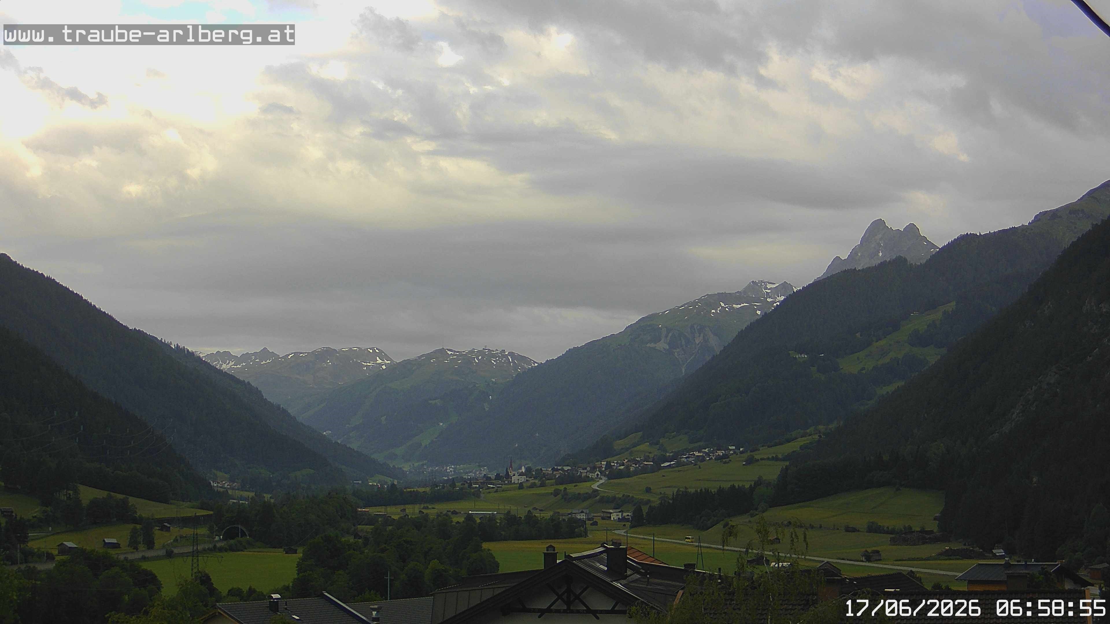 Archiv Foto Webcam Pettneu, Gasthof Traube