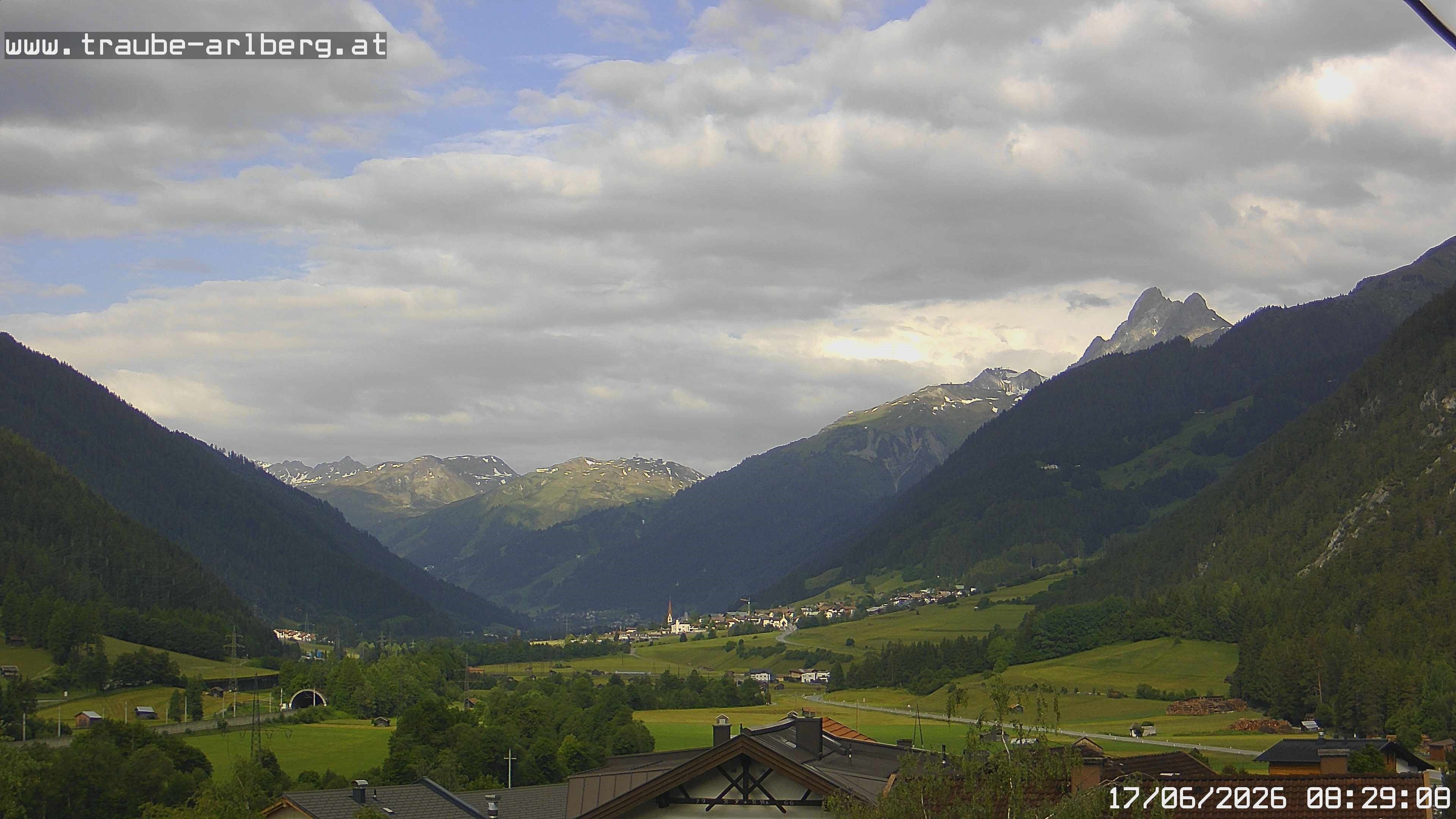 Archiv Foto Webcam Pettneu, Gasthof Traube