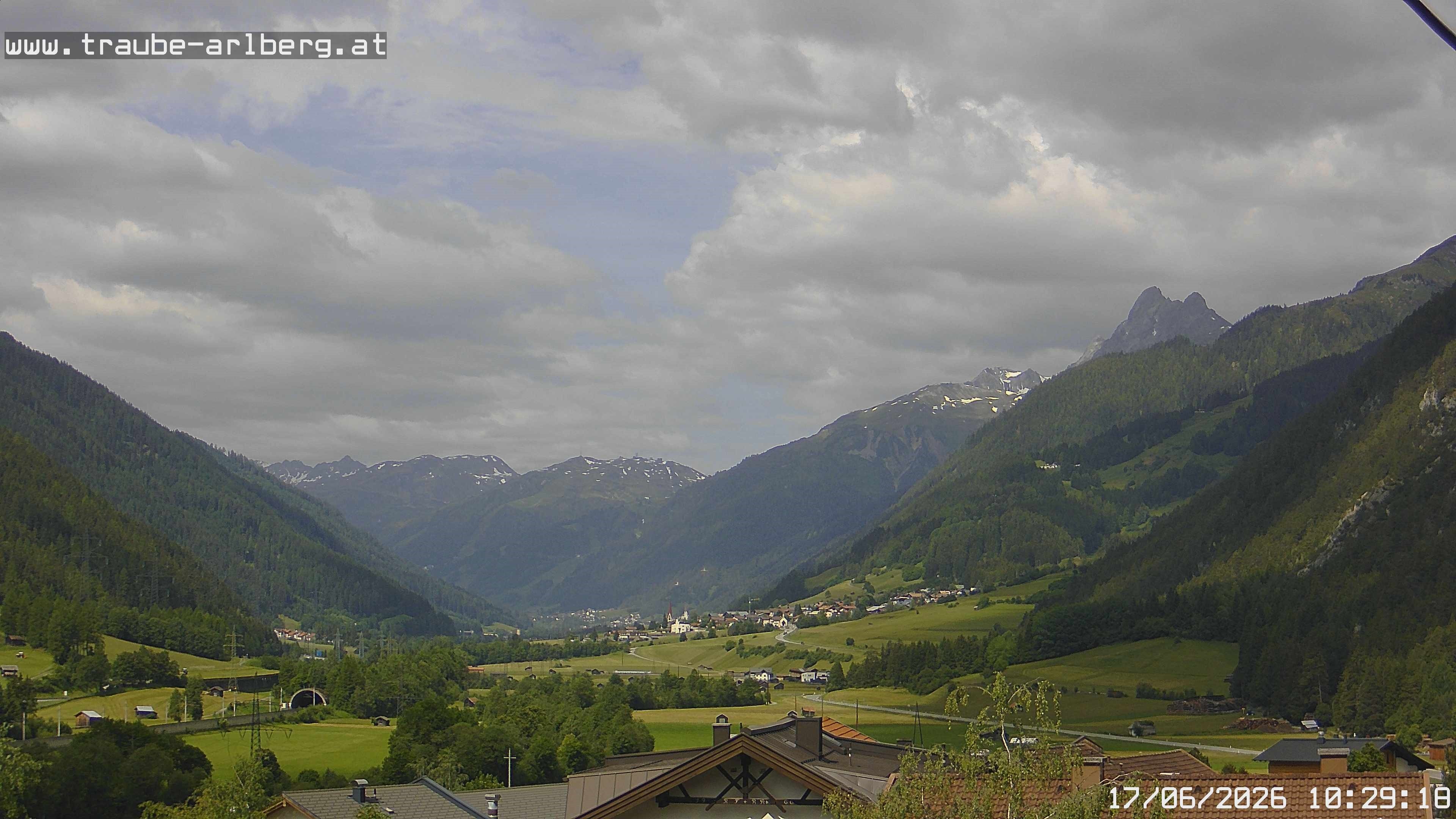 Archiv Foto Webcam Pettneu, Gasthof Traube
