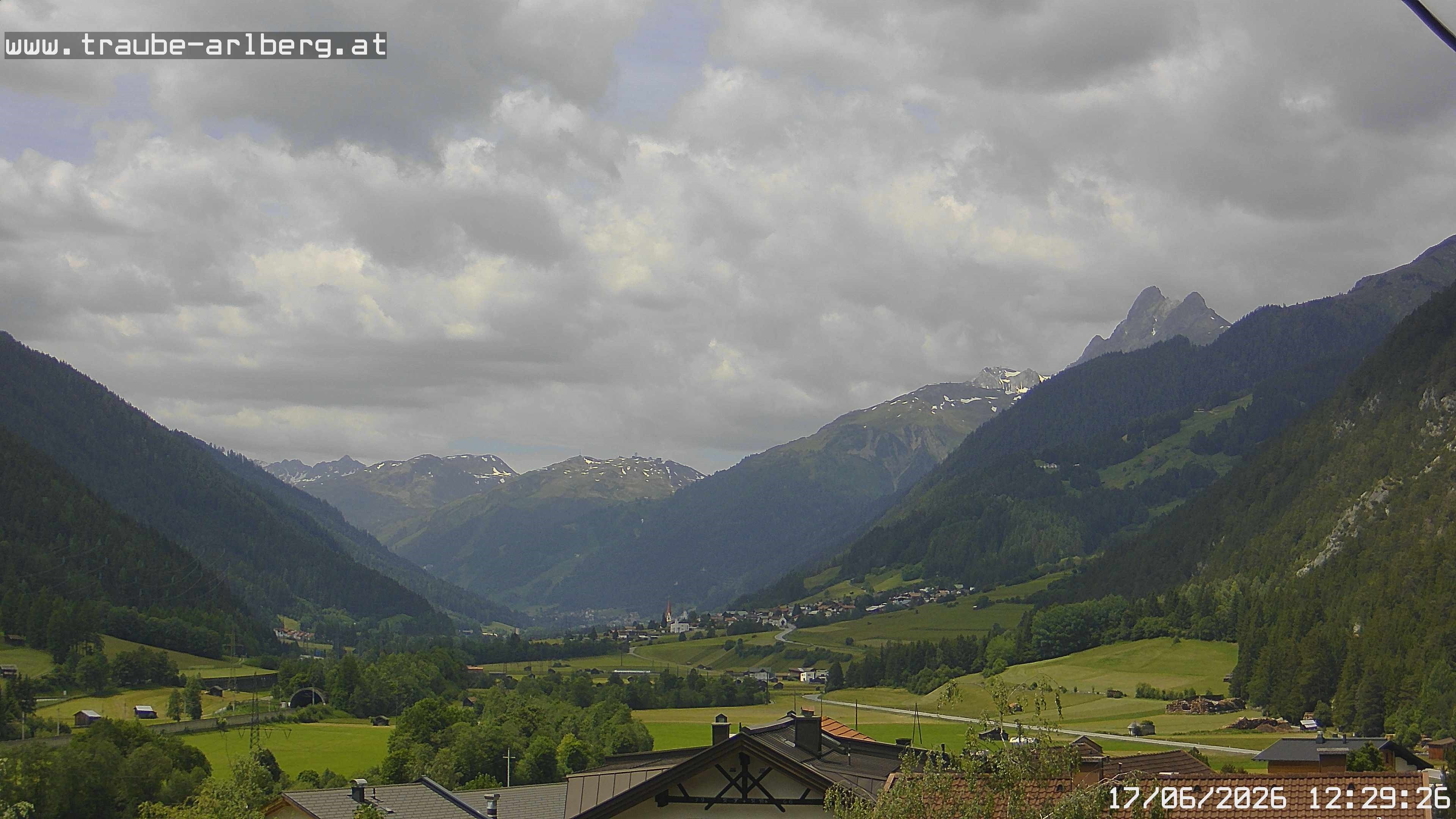 Archiv Foto Webcam Pettneu, Gasthof Traube