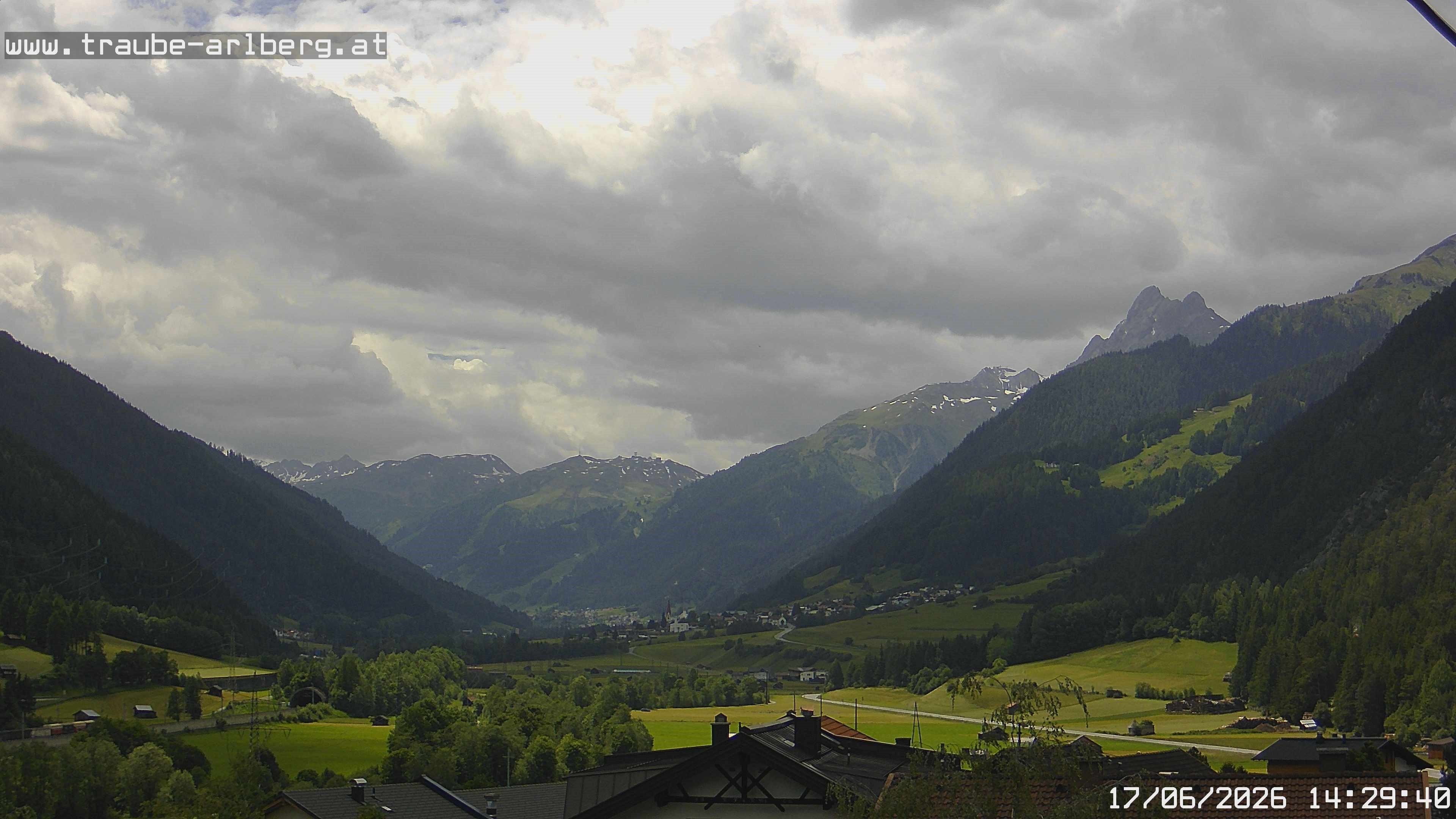 Archiv Foto Webcam Pettneu, Gasthof Traube