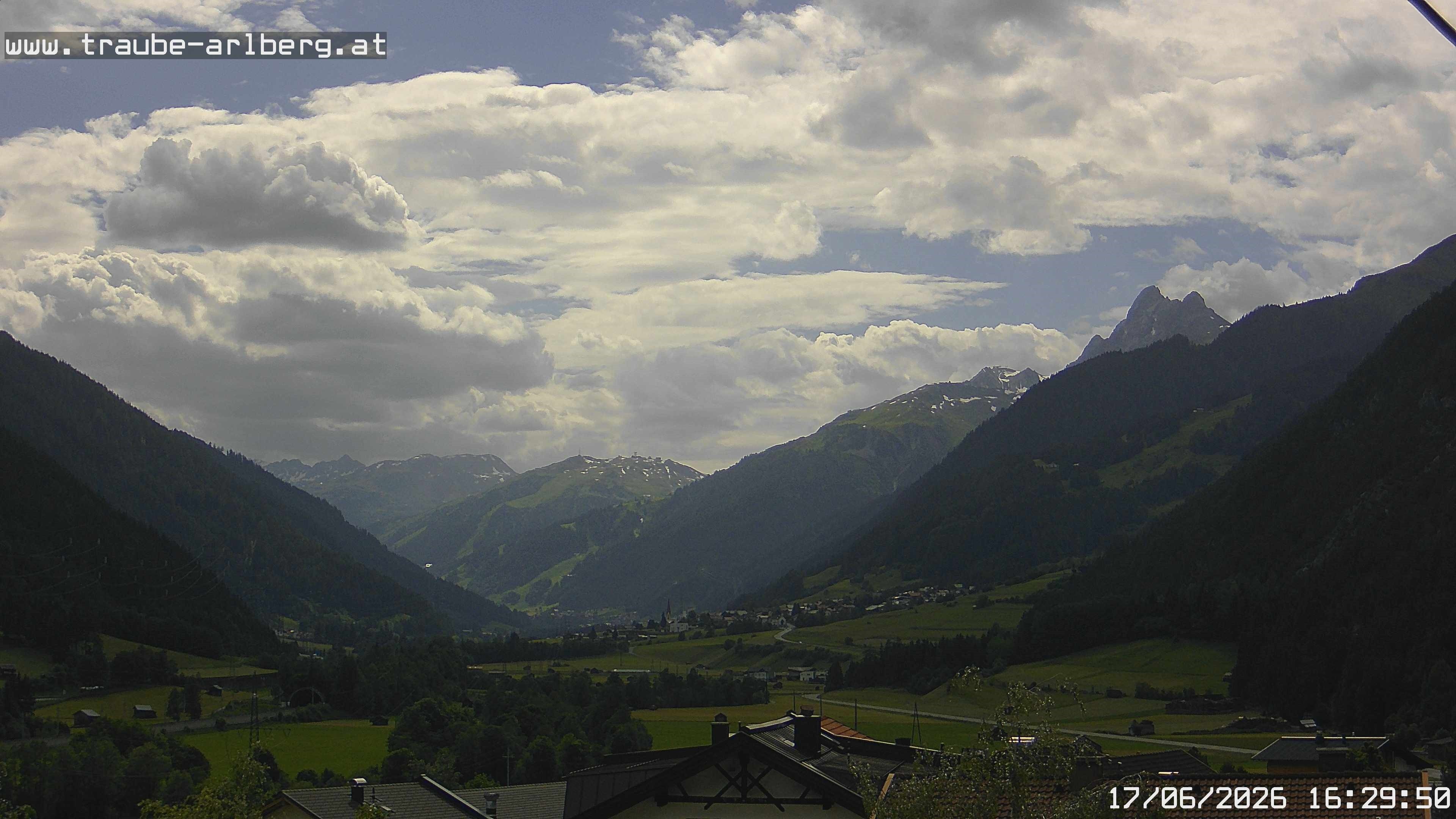 Archiv Foto Webcam Pettneu, Gasthof Traube
