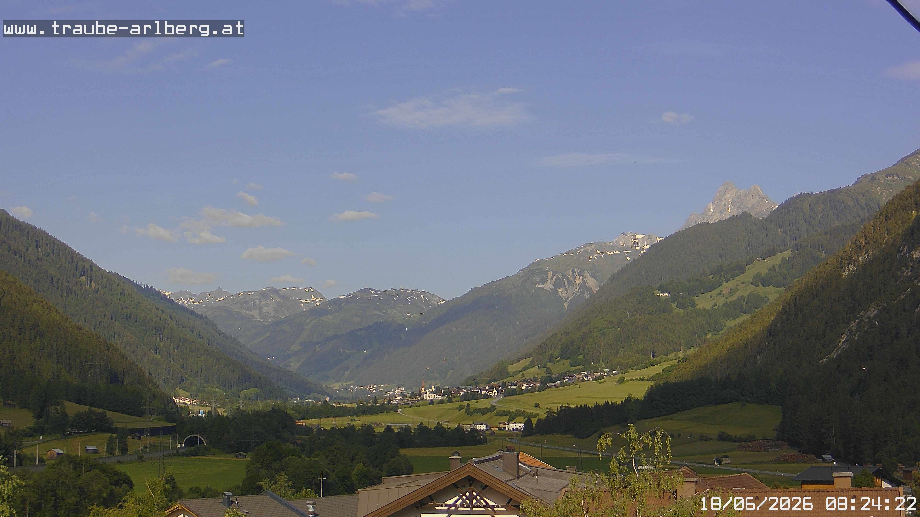 Archived image Webcam guesthouse "Traube", Pettneu