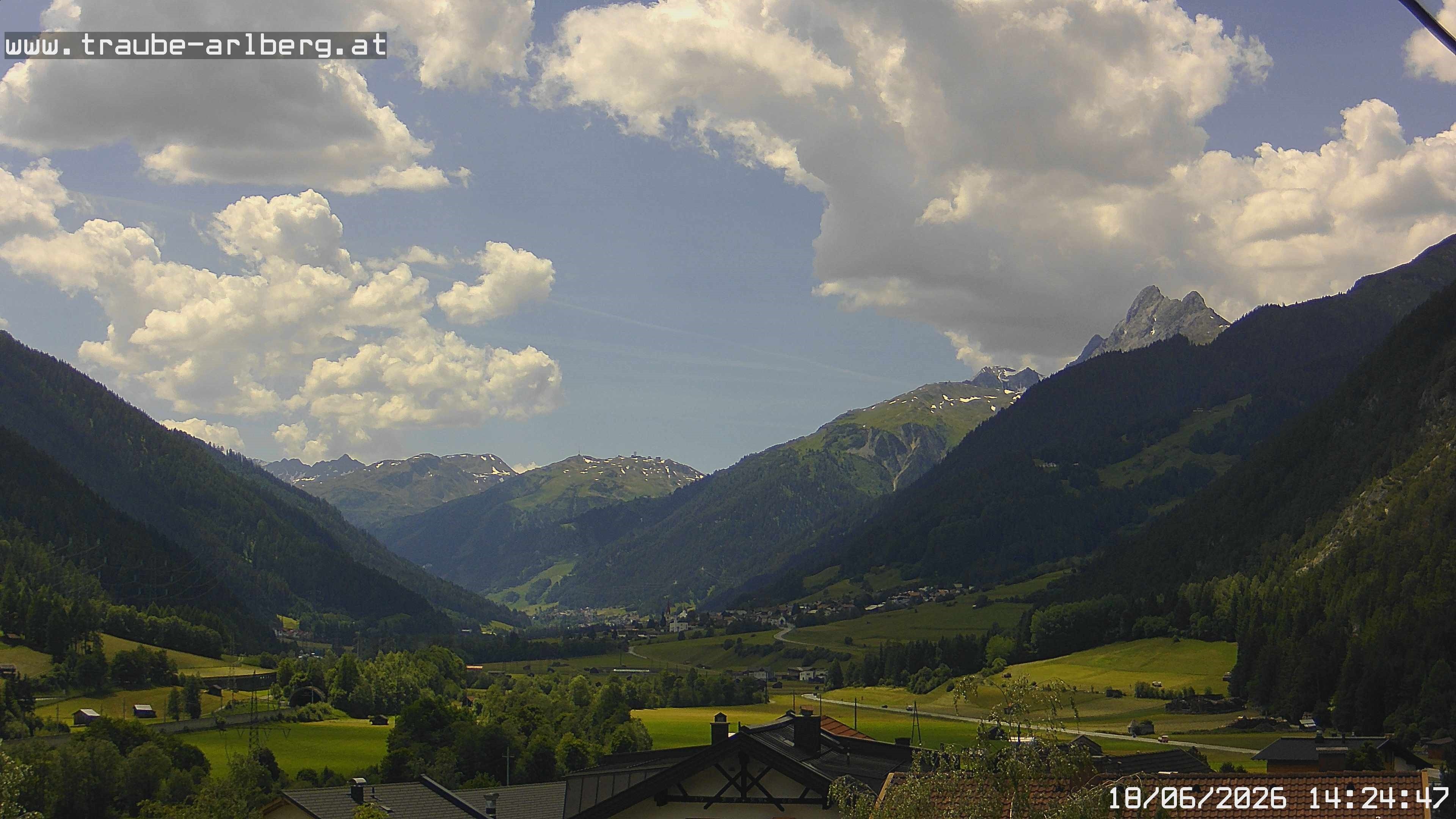 Archived image Webcam guesthouse "Traube", Pettneu