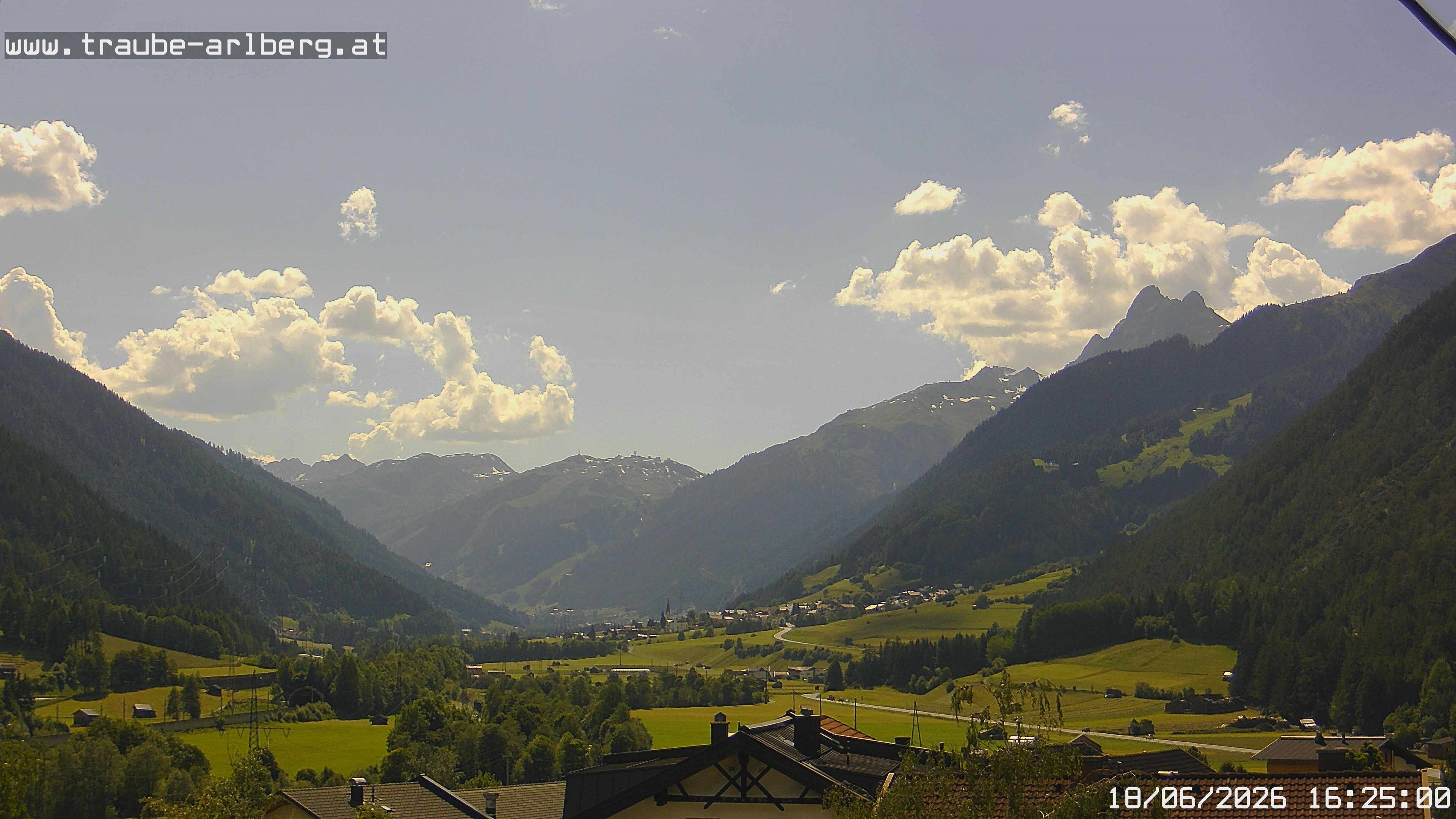 Archived image Webcam guesthouse "Traube", Pettneu
