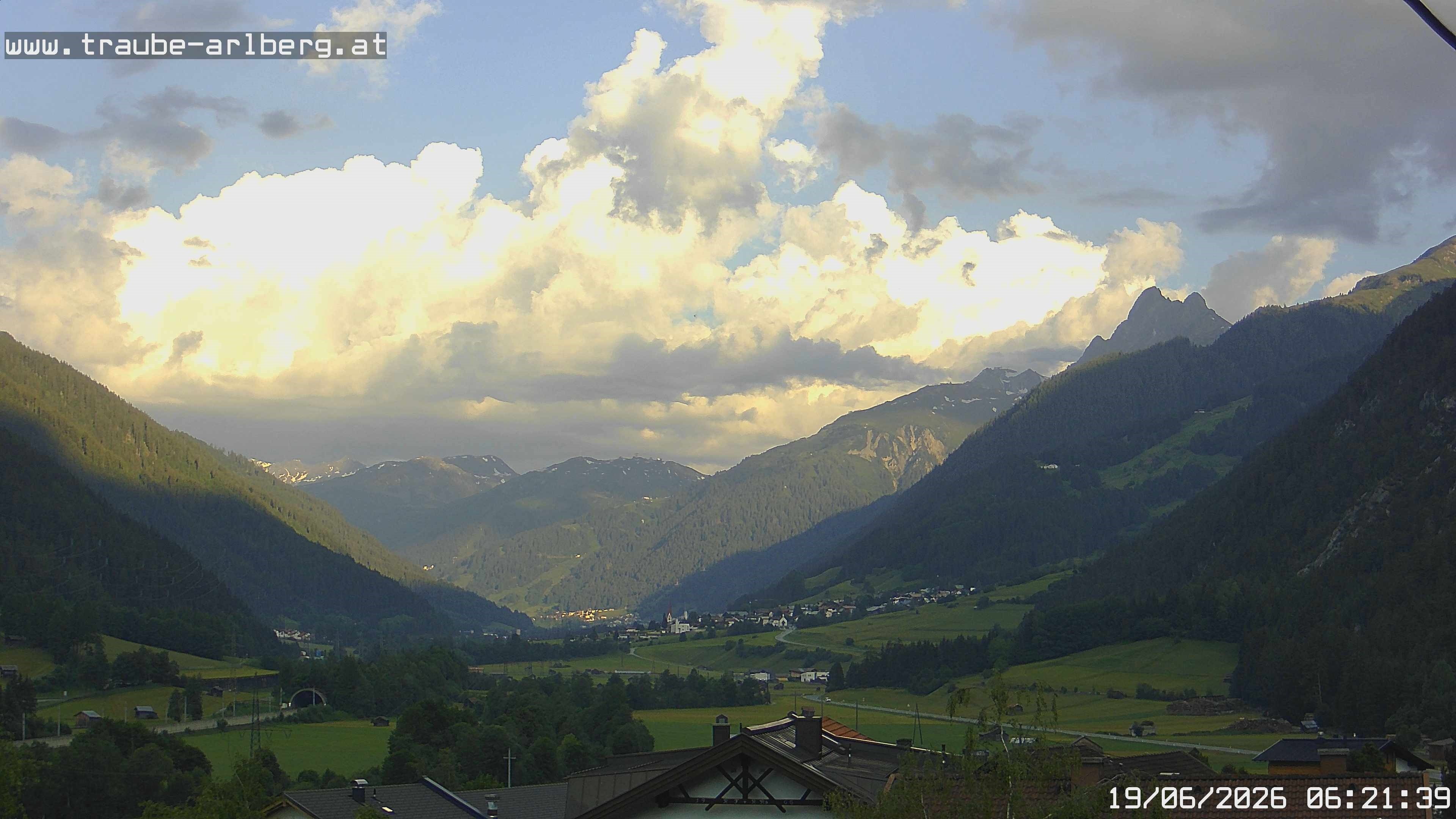 Archiv Foto Webcam Pettneu, Gasthof Traube