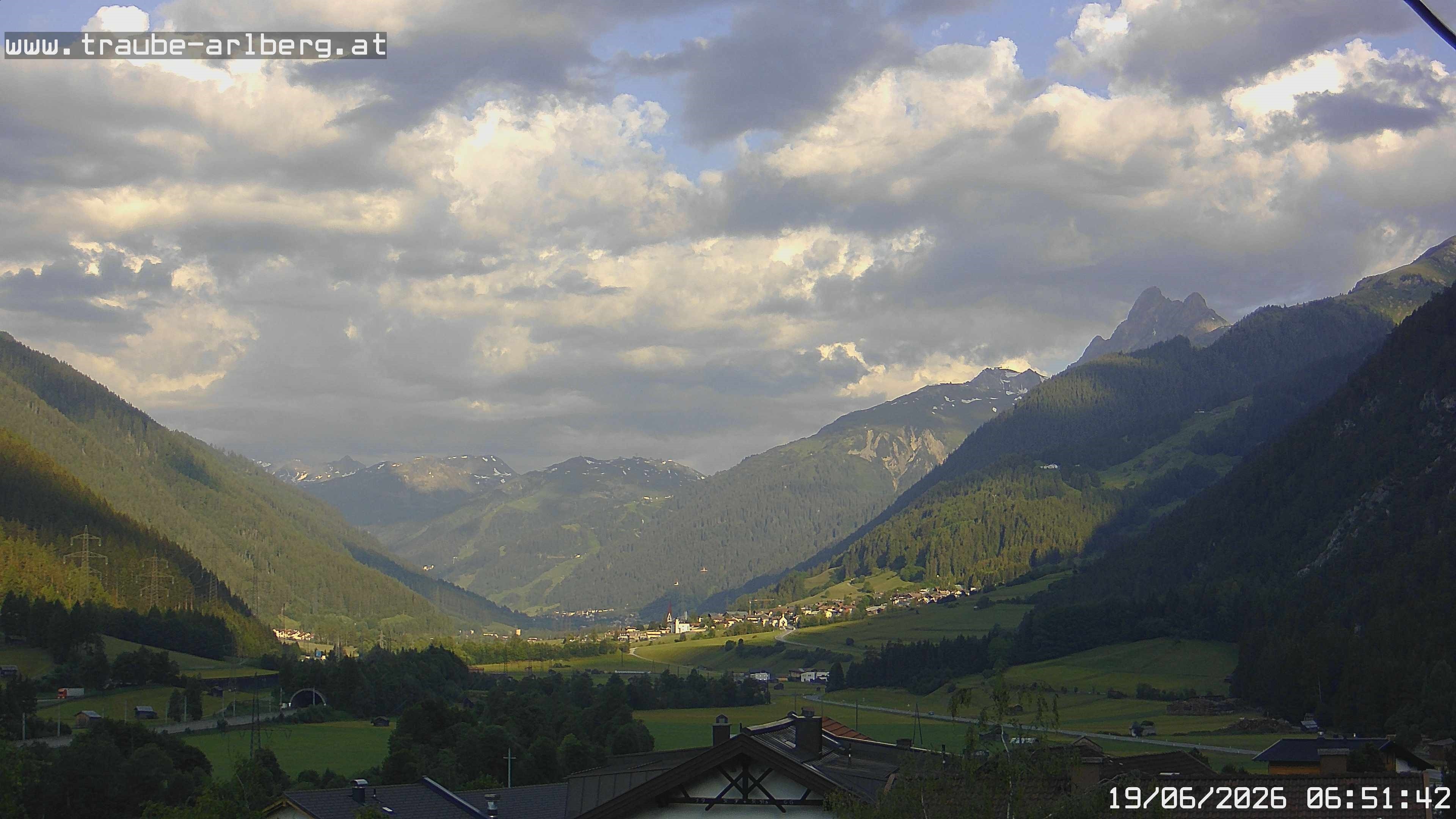 Archiv Foto Webcam Pettneu, Gasthof Traube