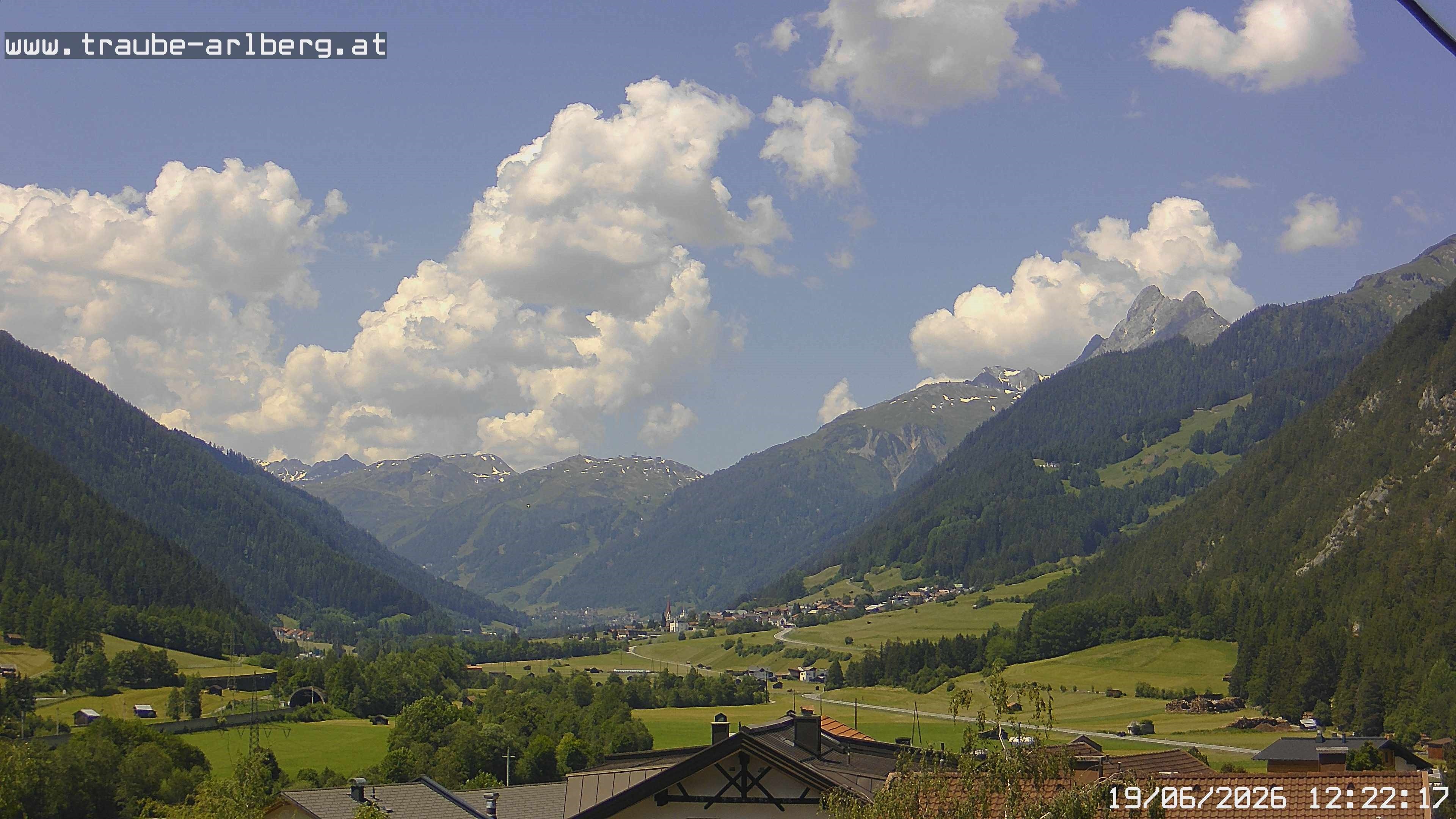 Archiv Foto Webcam Pettneu, Gasthof Traube