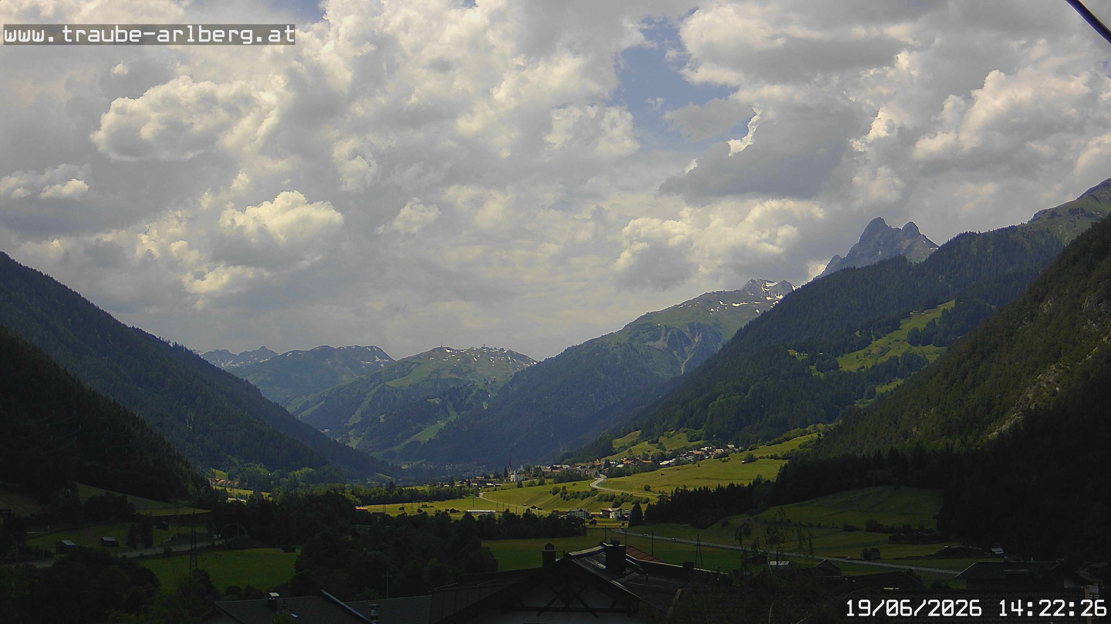 Archiv Foto Webcam Pettneu, Gasthof Traube