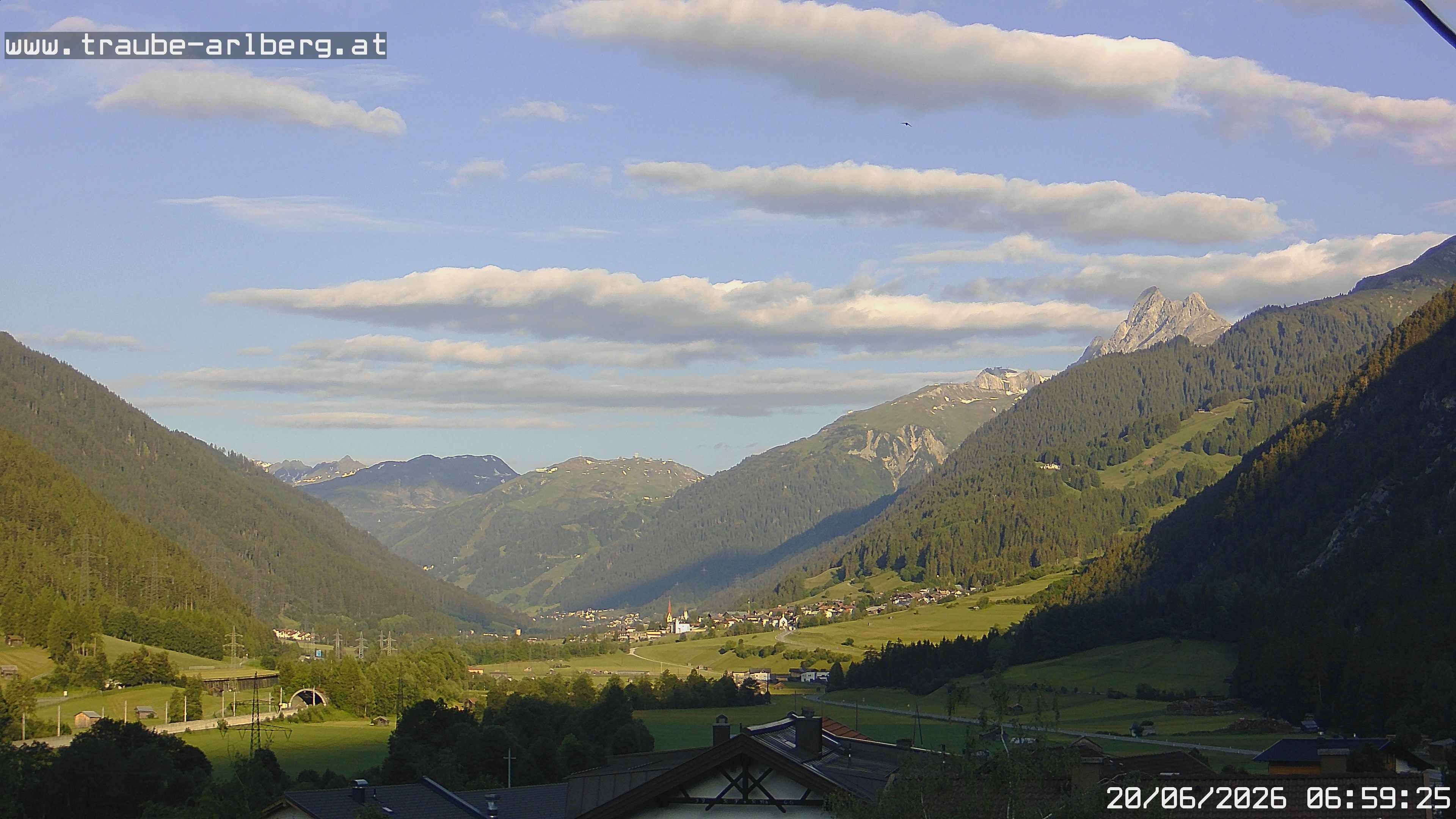 Archiv Foto Webcam Pettneu, Gasthof Traube