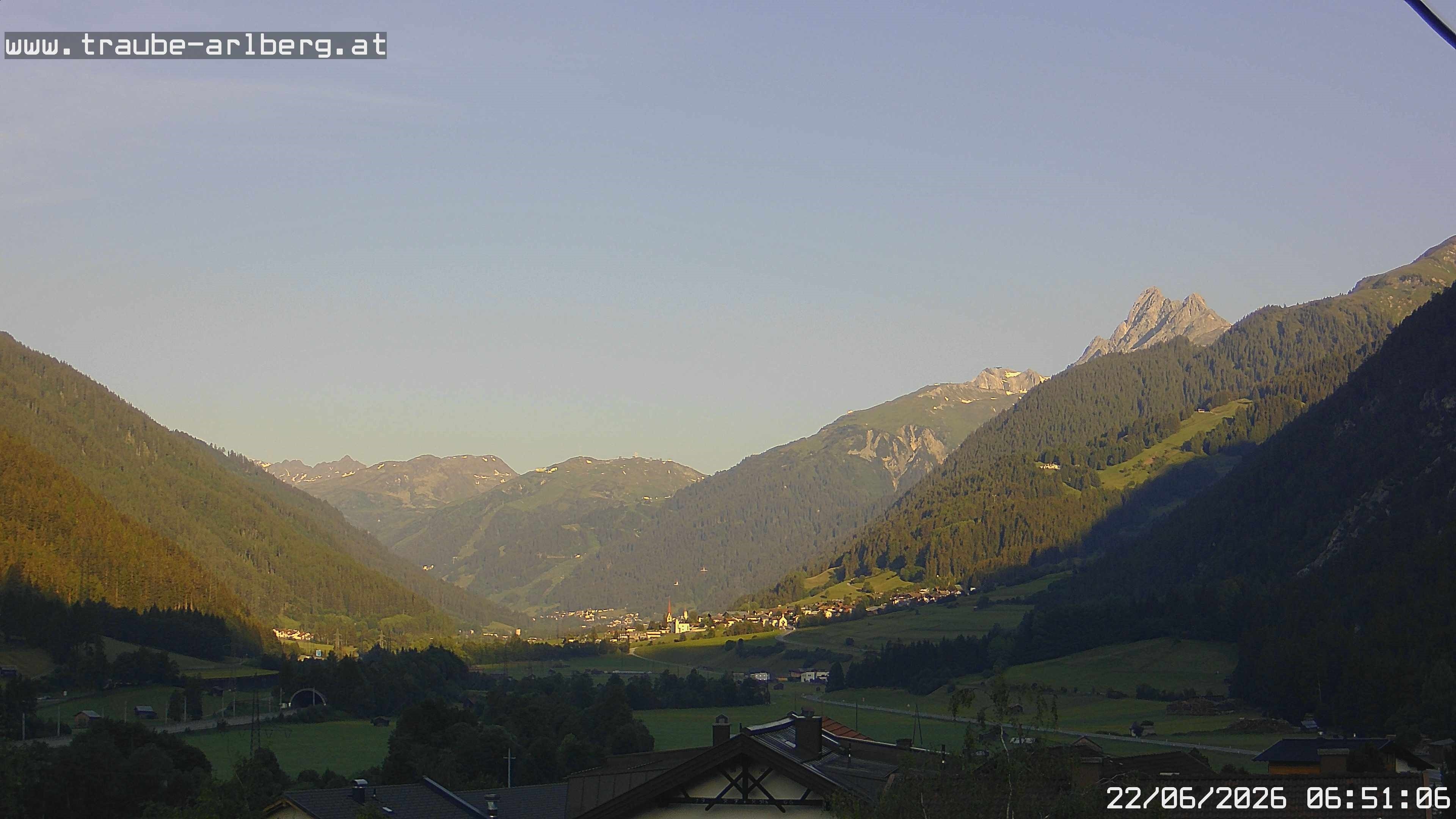 Archiv Foto Webcam Pettneu, Gasthof Traube