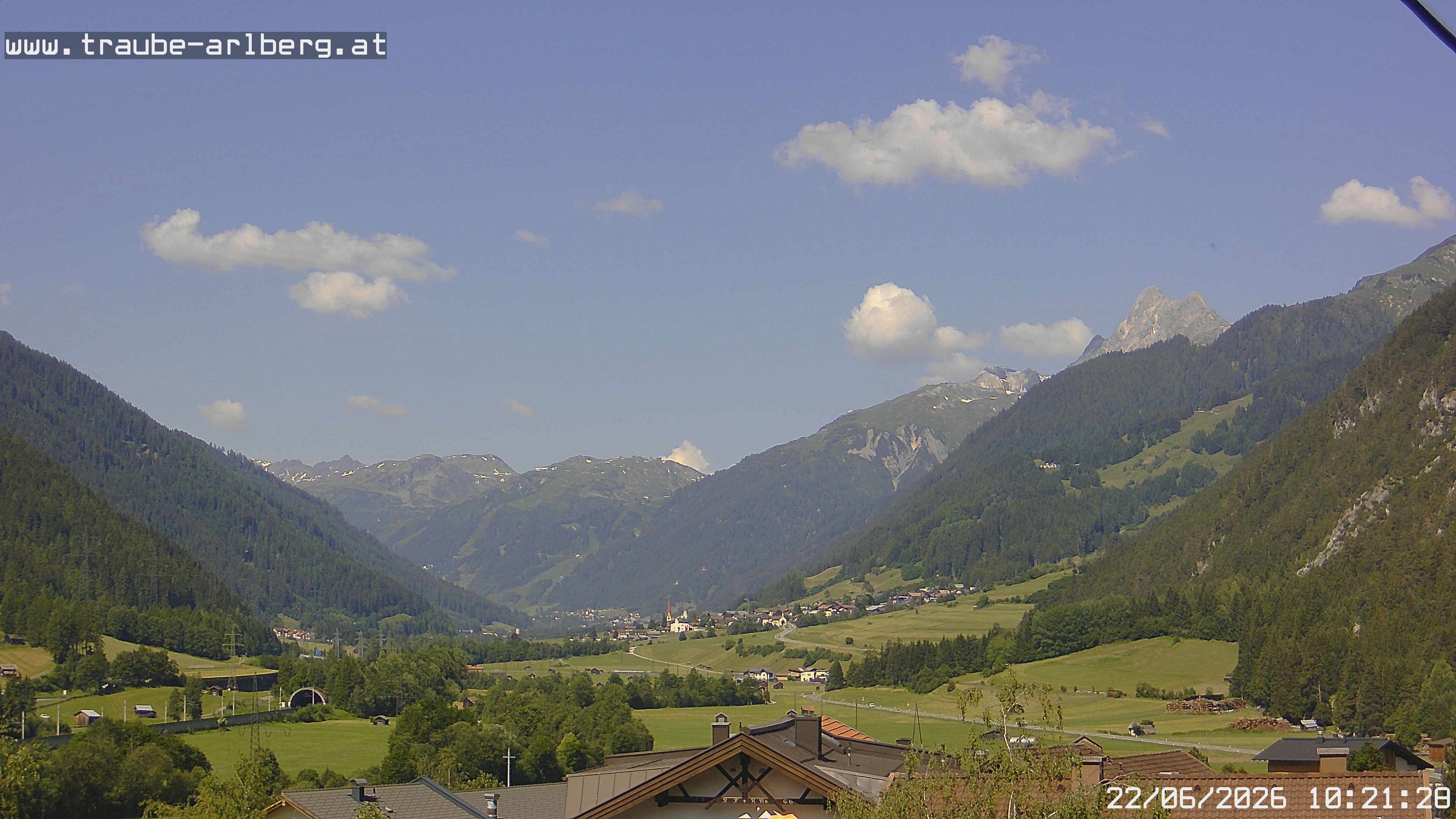 Archiv Foto Webcam Pettneu, Gasthof Traube