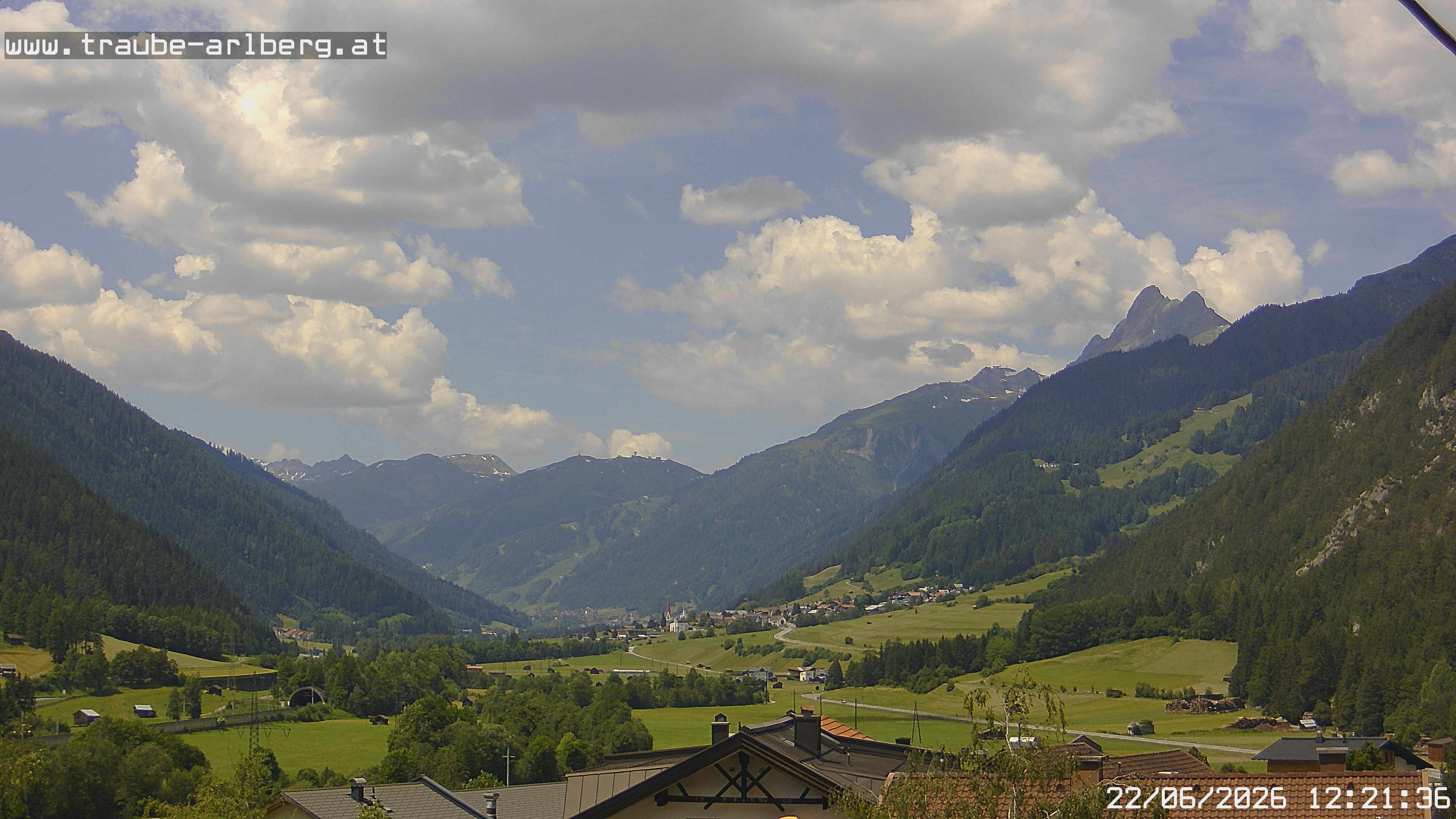 Archiv Foto Webcam Pettneu, Gasthof Traube