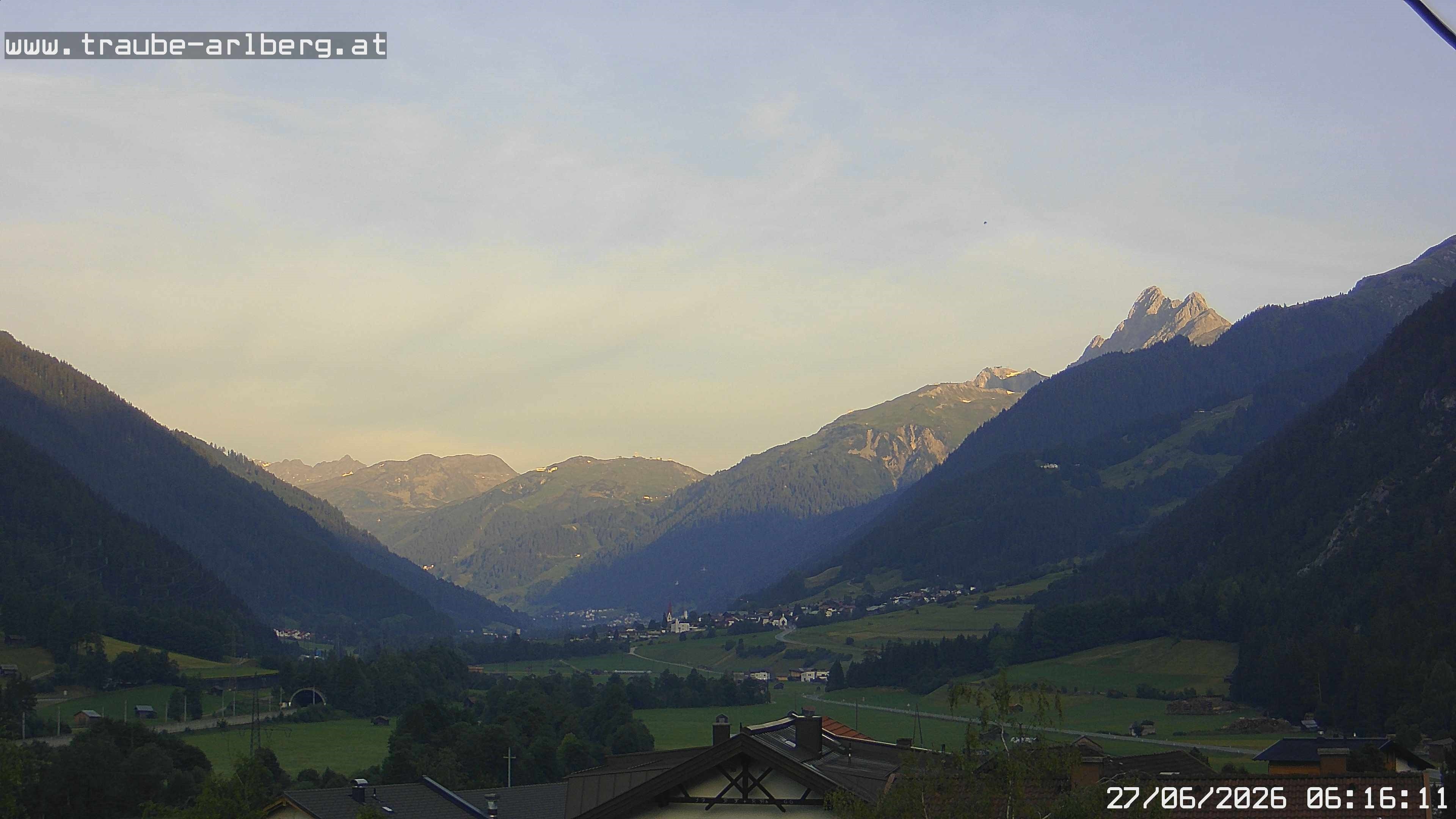 Archiv Foto Webcam Pettneu, Gasthof Traube