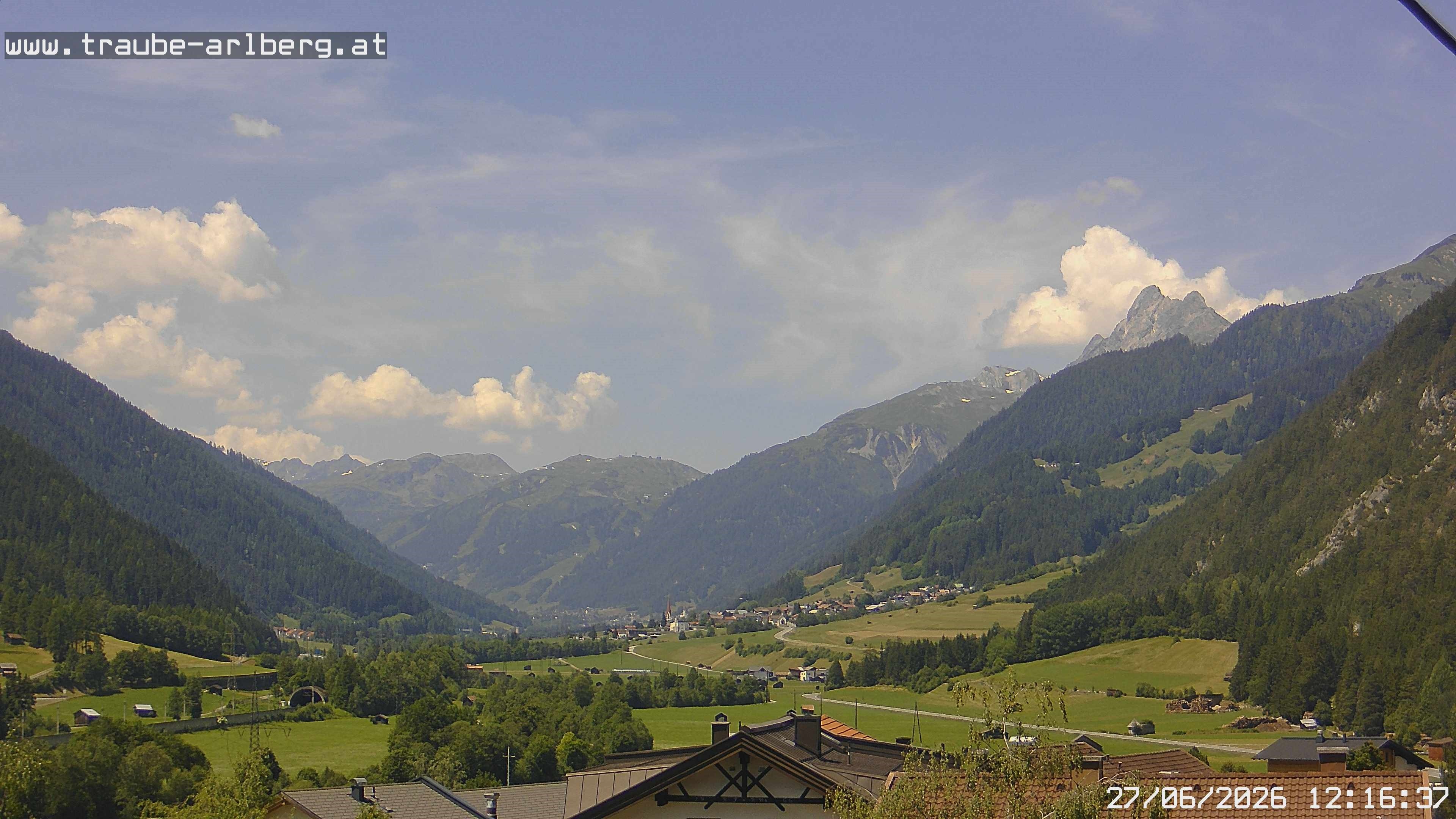 Archiv Foto Webcam Pettneu, Gasthof Traube
