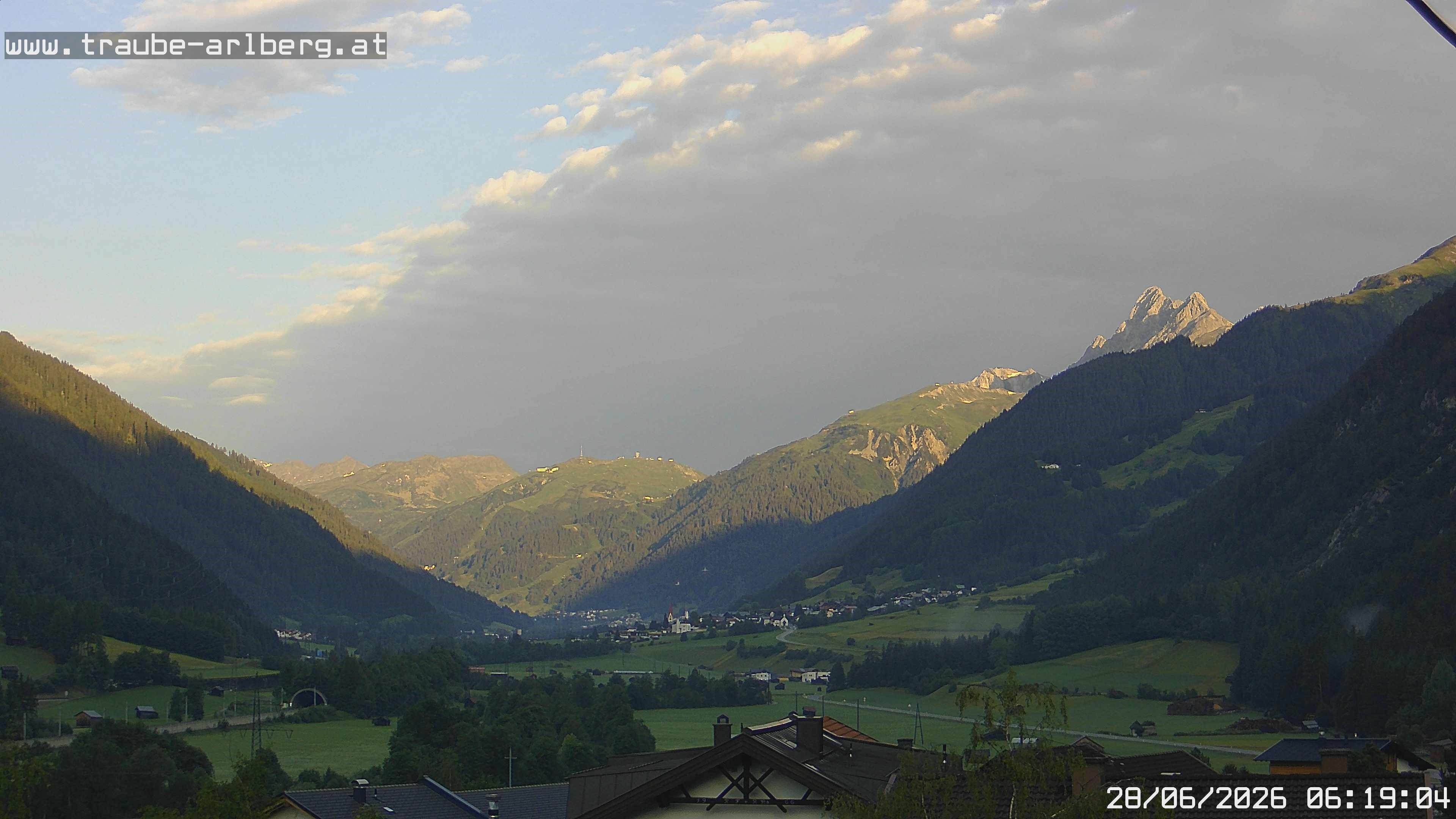 Archiv Foto Webcam Pettneu, Gasthof Traube