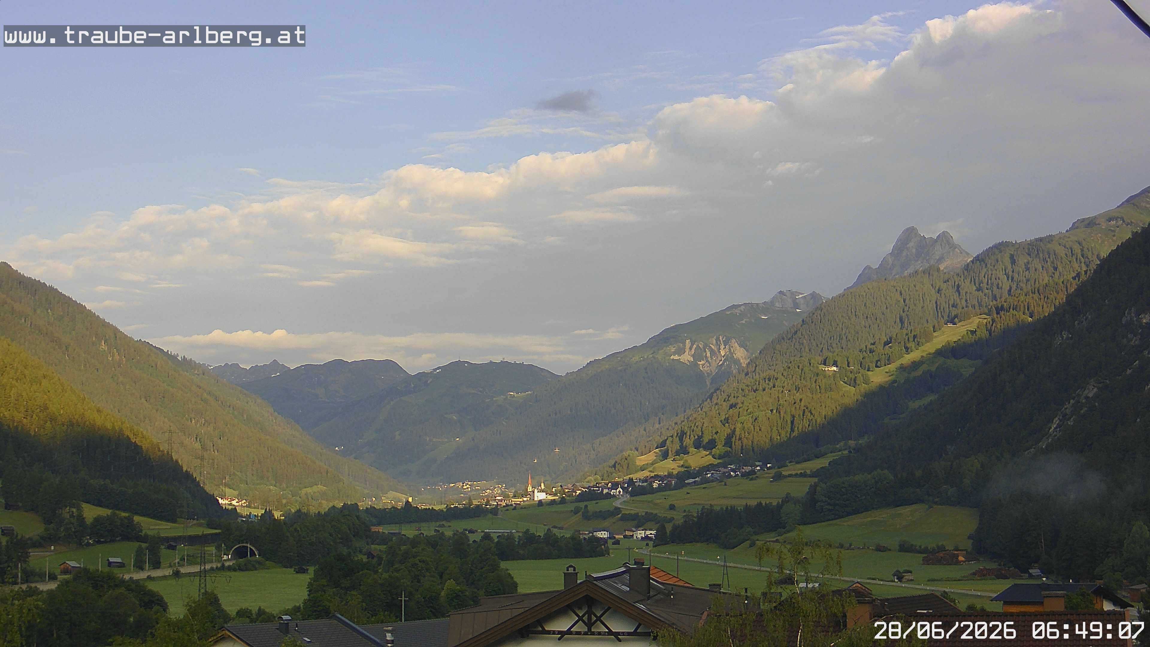 Archiv Foto Webcam Pettneu, Gasthof Traube
