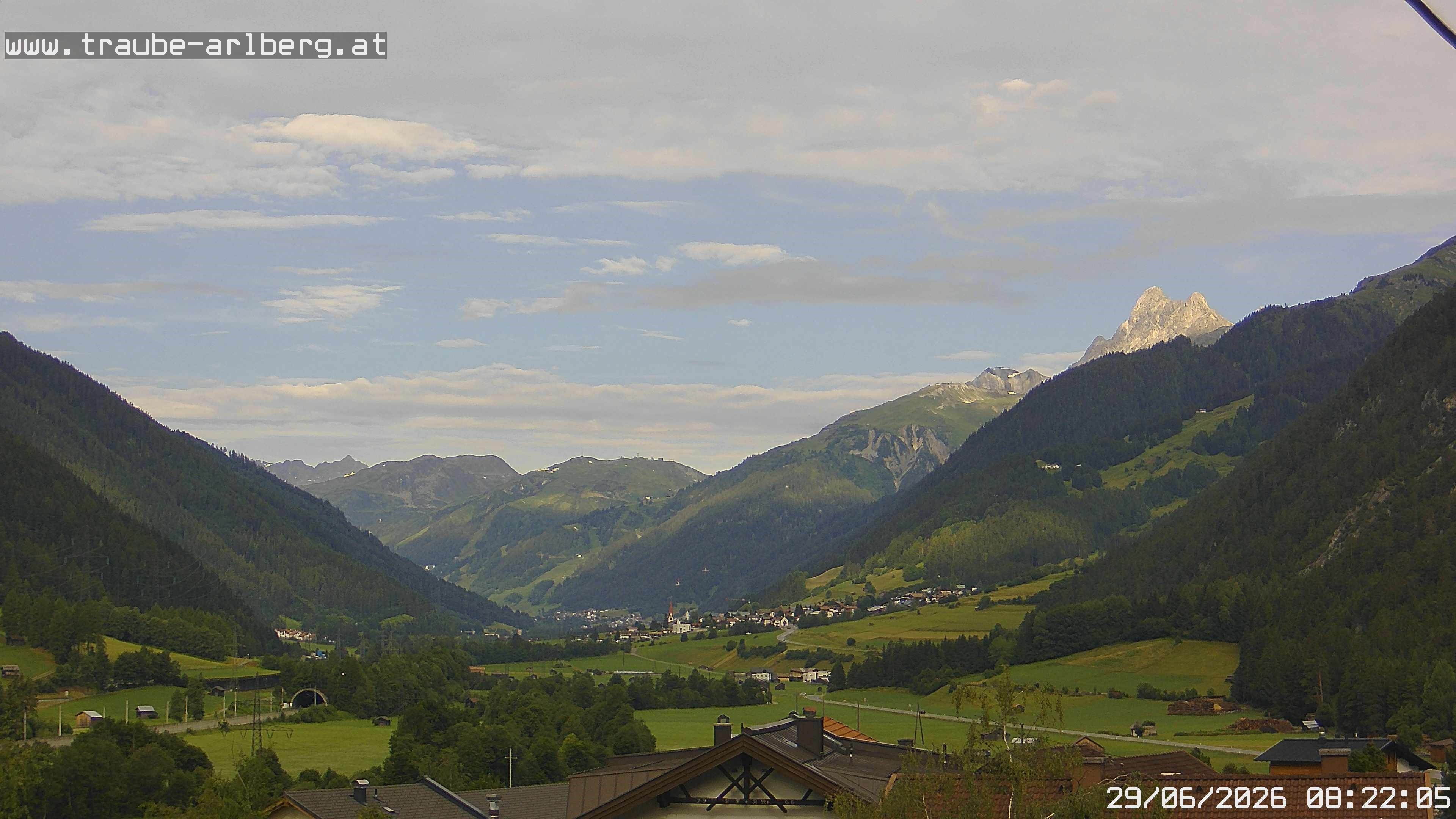 Archiv Foto Webcam Pettneu, Gasthof Traube