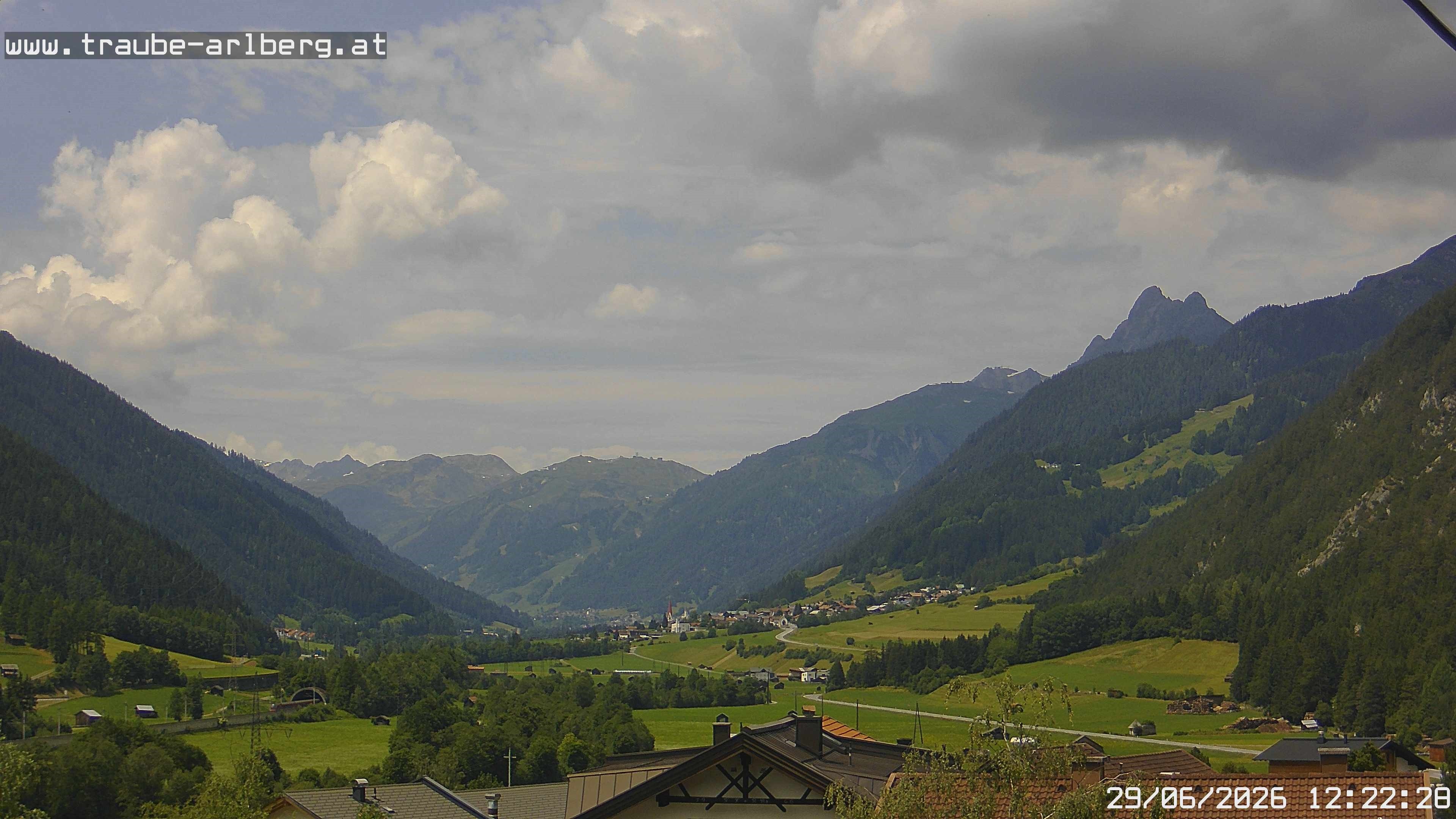 Archiv Foto Webcam Pettneu, Gasthof Traube